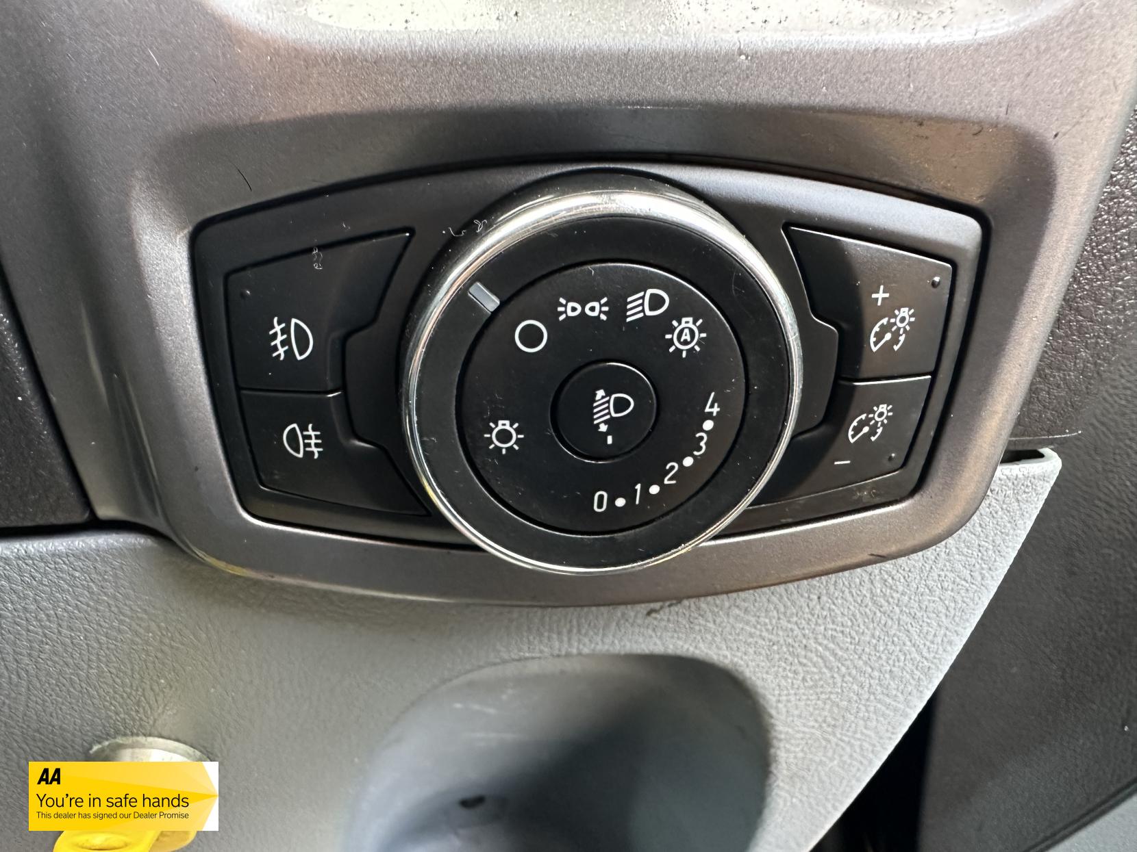 Ford Transit Custom 2.2 TDCi 330 Trend Panel Van 5dr Diesel Manual L2 H1 (197 g/km, 123 bhp)