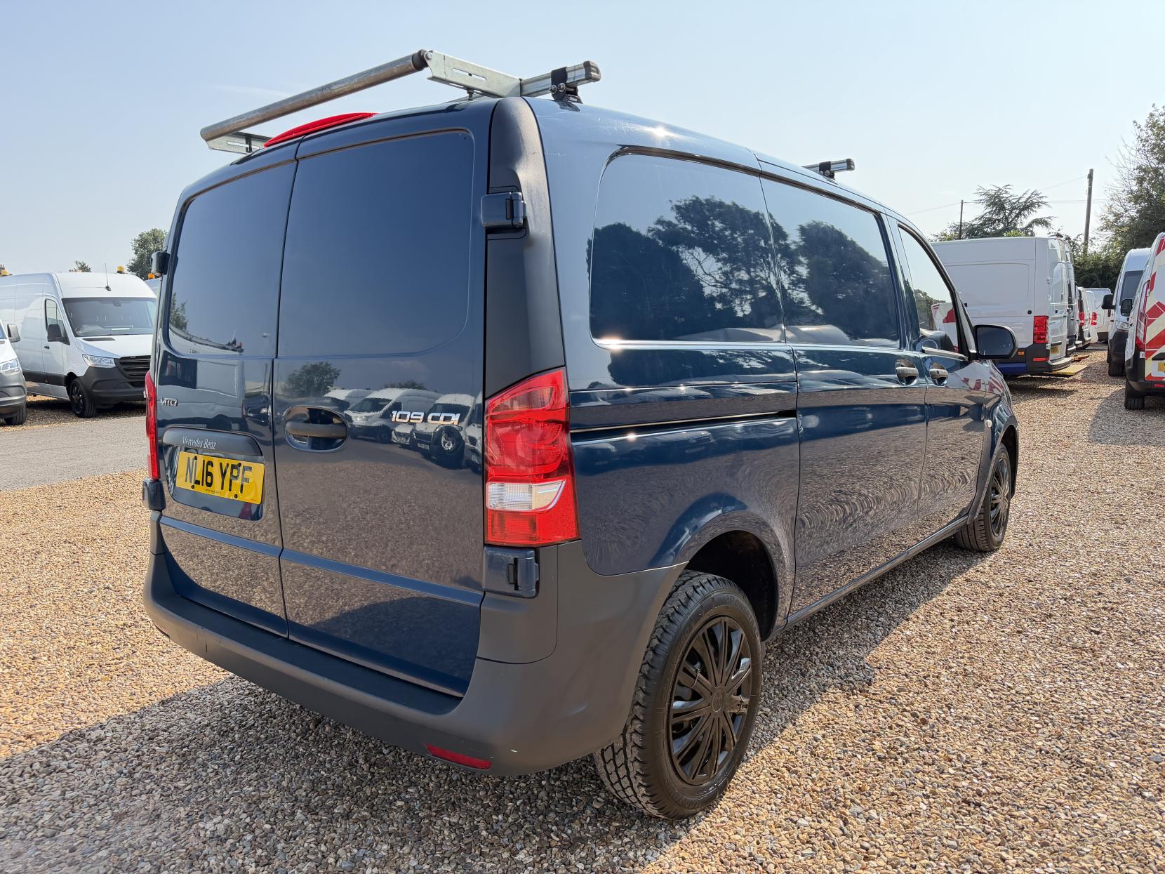 2016 Mercedes-Benz Vito 1.6 109 CDI Panel Van 5dr Diesel Manual FWD L1 Euro 5 (88 ps) - Thumbnail 11