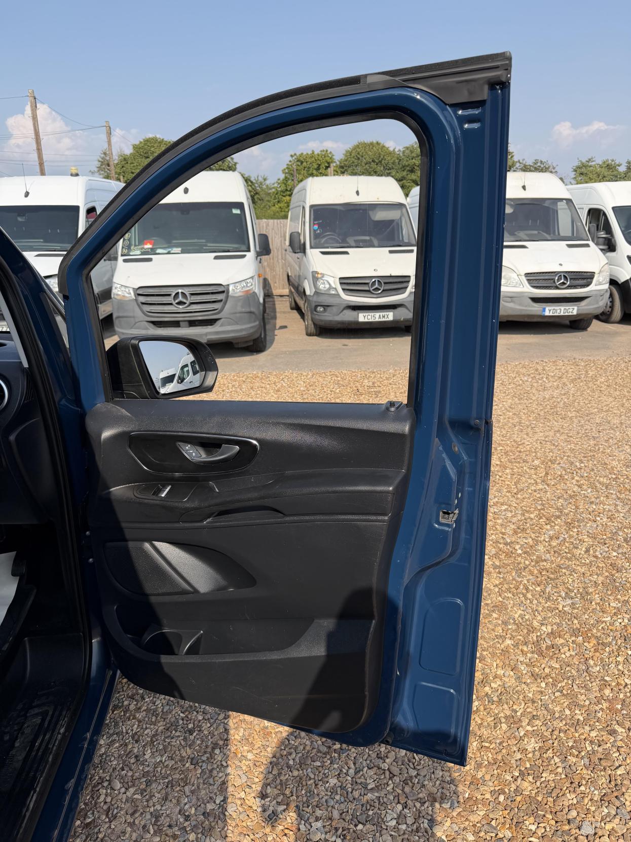 2016 Mercedes-Benz Vito 1.6 109 CDI Panel Van 5dr Diesel Manual FWD L1 Euro 5 (88 ps) - Thumbnail 14