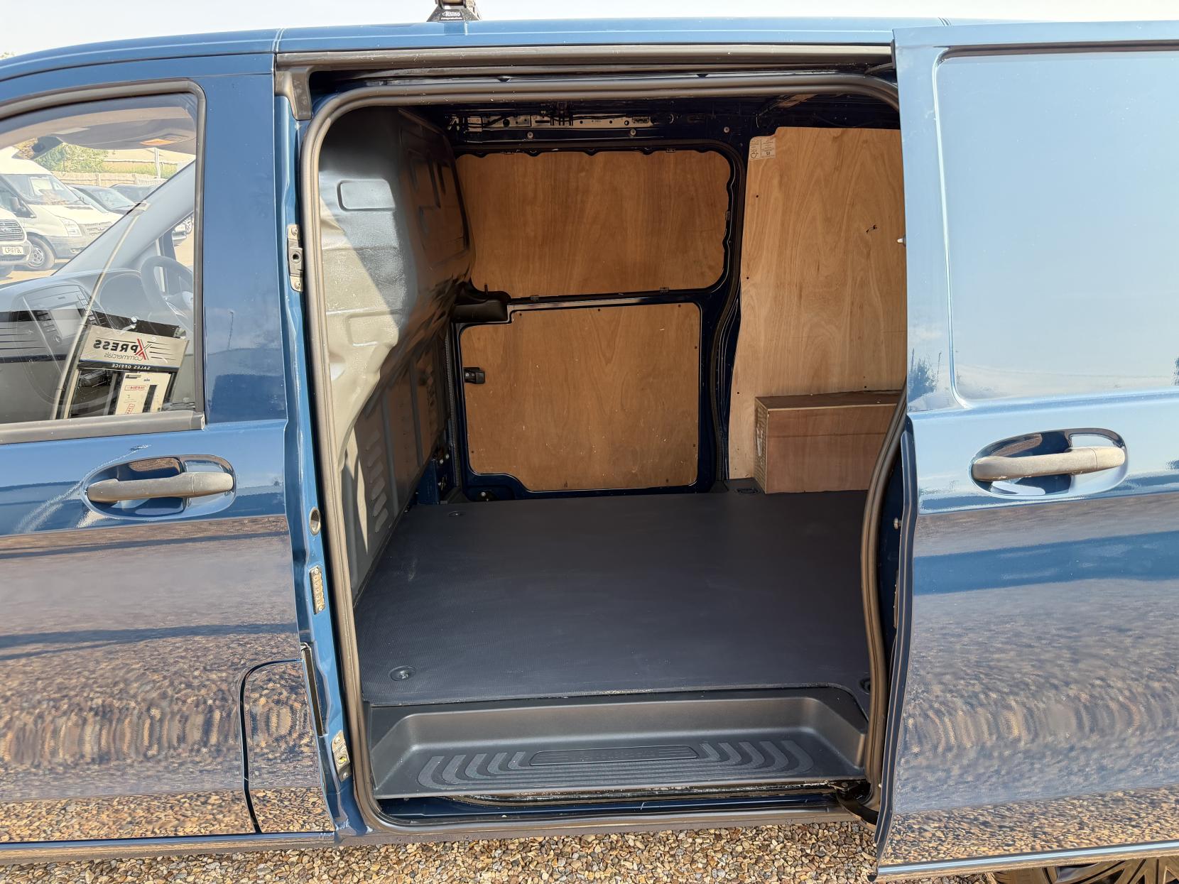 2016 Mercedes-Benz Vito 1.6 109 CDI Panel Van 5dr Diesel Manual FWD L1 Euro 5 (88 ps) - Thumbnail 18