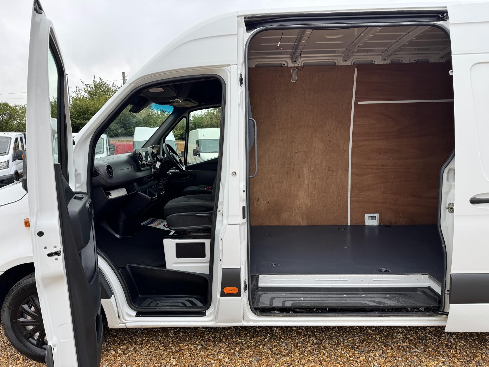 Mercedes-Benz Sprinter 2.1 311 CDI Panel Van 5dr Diesel Manual RWD L3 H2 Euro 6 (114 ps)