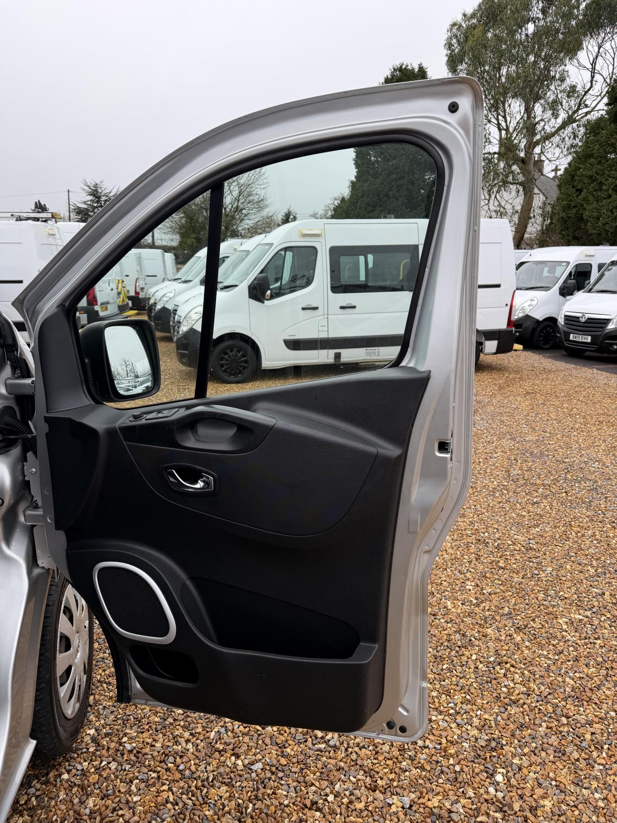 Vauxhall Vivaro 1.6 CDTi 2900 Sportive Panel Van 5dr Diesel Manual L2 H1 Euro 6 (120 ps)