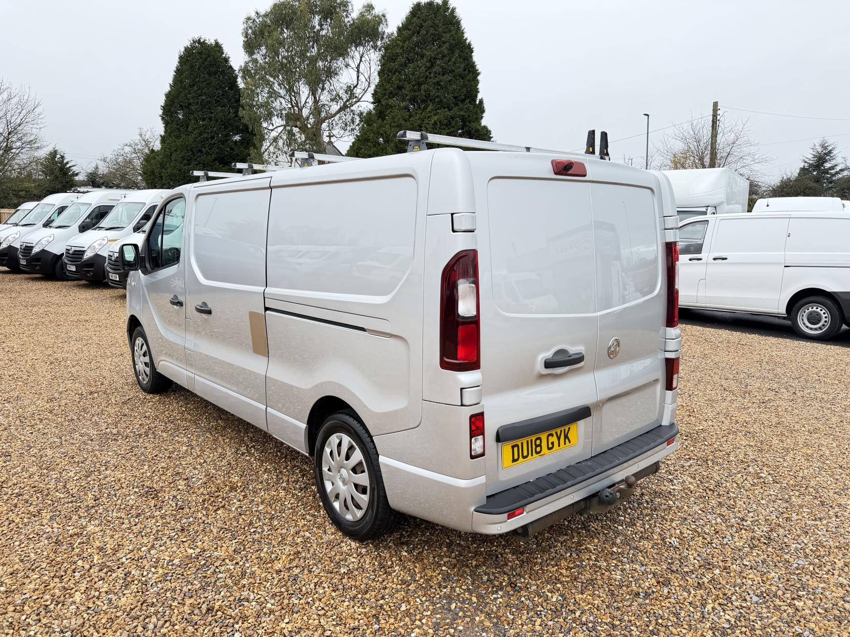 Vauxhall Vivaro 1.6 CDTi 2900 Sportive Panel Van 5dr Diesel Manual L2 H1 Euro 6 (120 ps)
