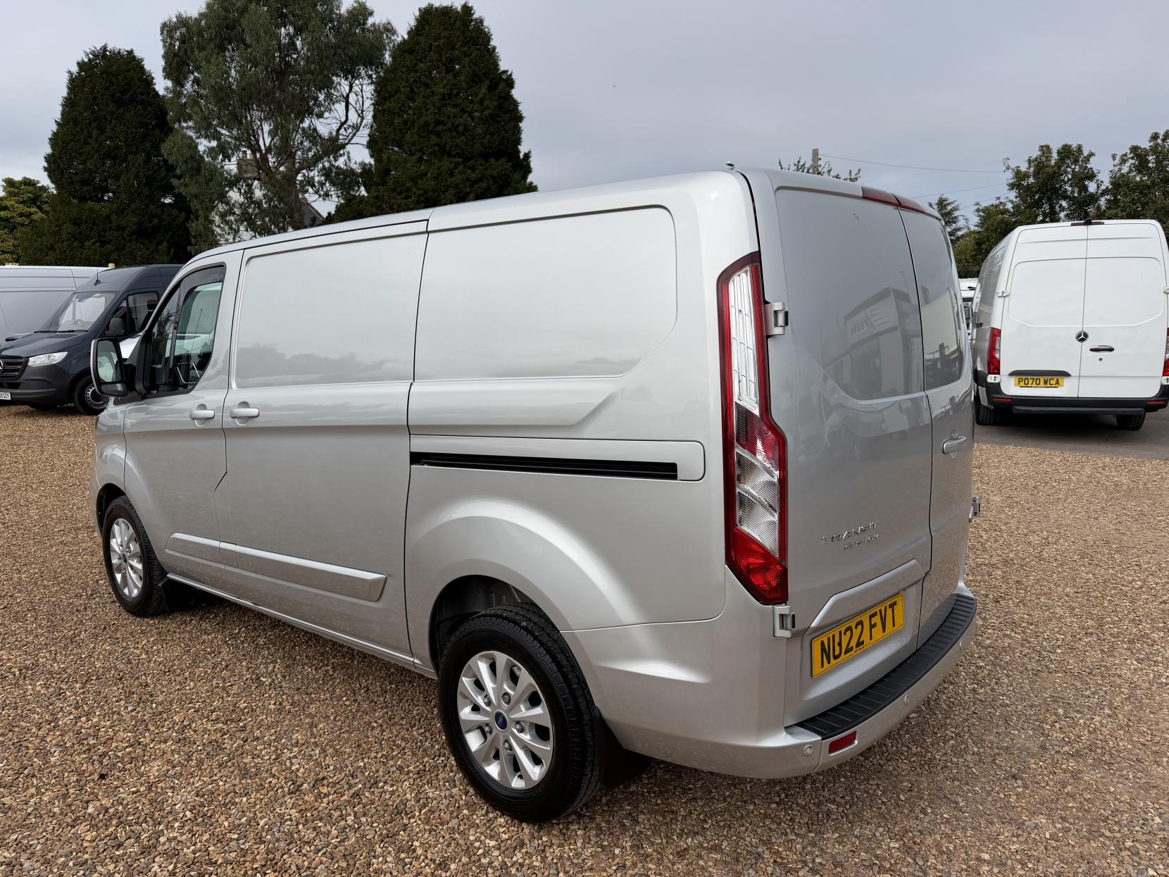 2022 Ford Transit Custom 2.0 280 EcoBlue Limited Panel Van 5dr Diesel Manual L1 H1 Euro 6 (s/s) (130 ps) - Thumbnail 9