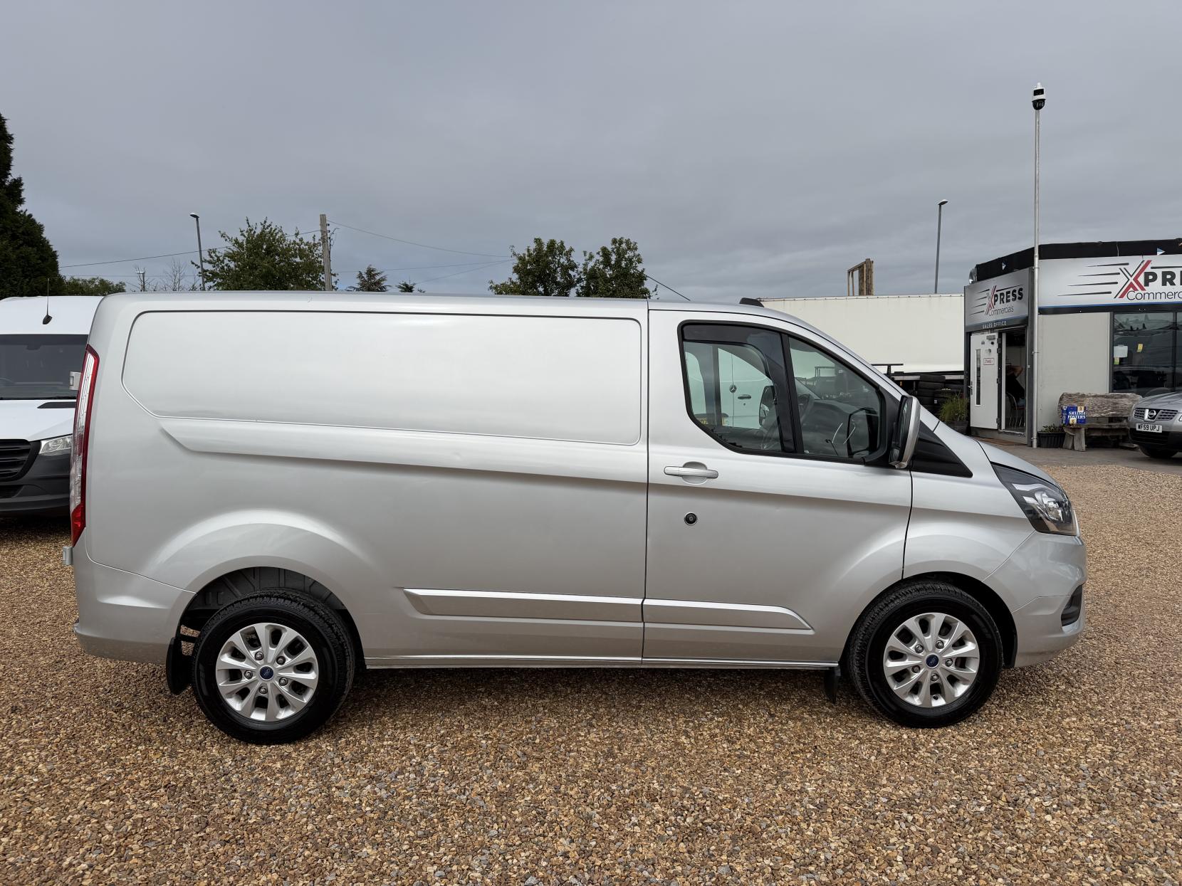 2022 Ford Transit Custom 2.0 280 EcoBlue Limited Panel Van 5dr Diesel Manual L1 H1 Euro 6 (s/s) (130 ps) - Thumbnail 12