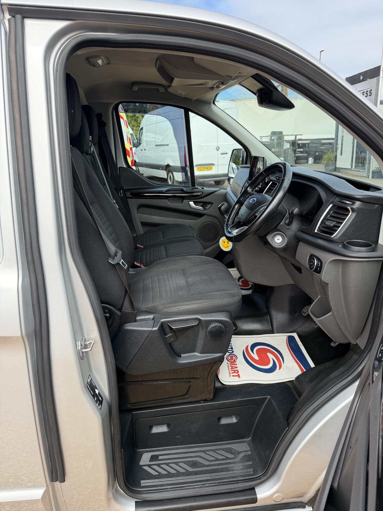 2022 Ford Transit Custom 2.0 280 EcoBlue Limited Panel Van 5dr Diesel Manual L1 H1 Euro 6 (s/s) (130 ps) - Thumbnail 14