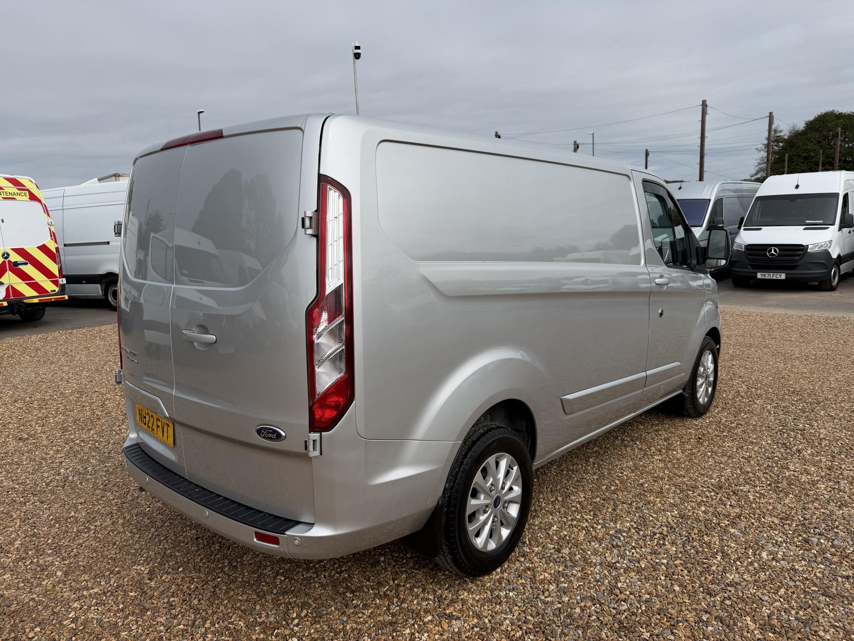 2022 Ford Transit Custom 2.0 280 EcoBlue Limited Panel Van 5dr Diesel Manual L1 H1 Euro 6 (s/s) (130 ps) - Thumbnail 11