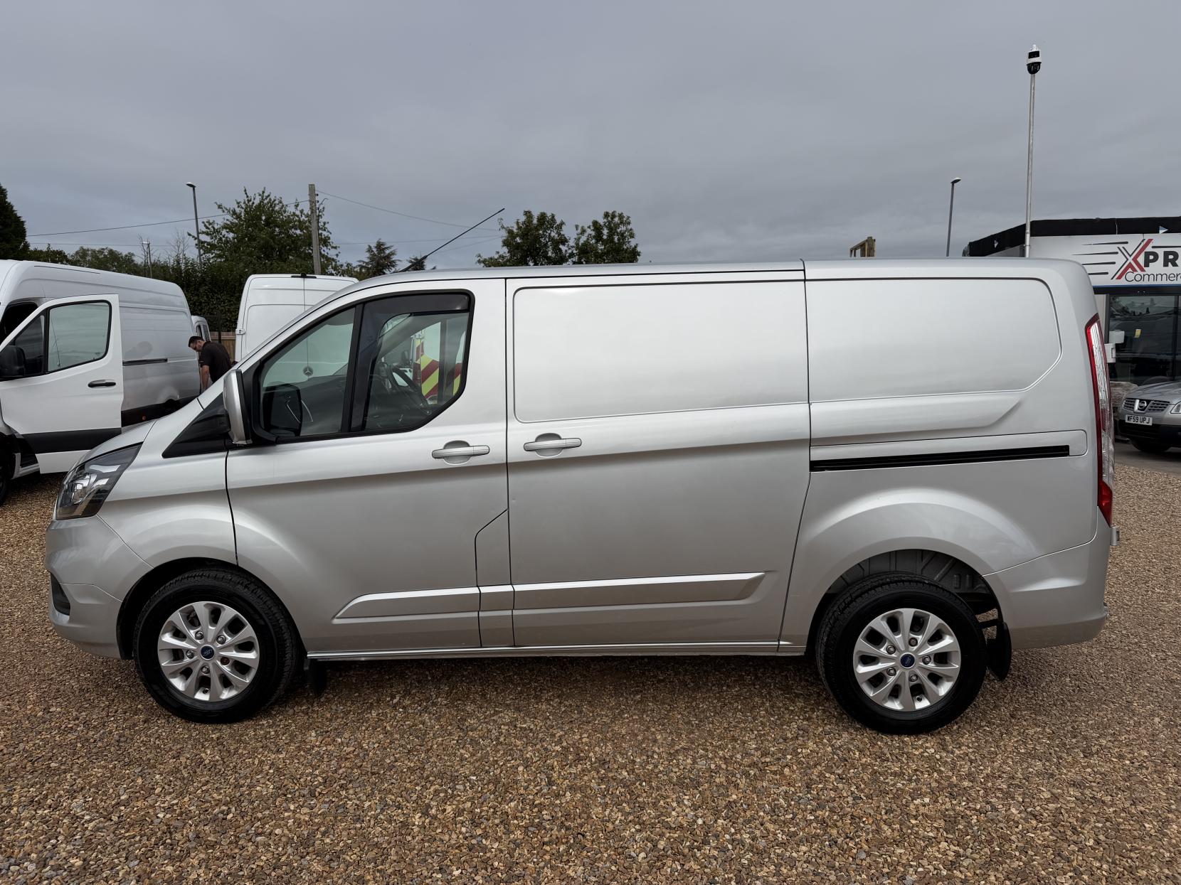 2022 Ford Transit Custom 2.0 280 EcoBlue Limited Panel Van 5dr Diesel Manual L1 H1 Euro 6 (s/s) (130 ps) - Thumbnail 8