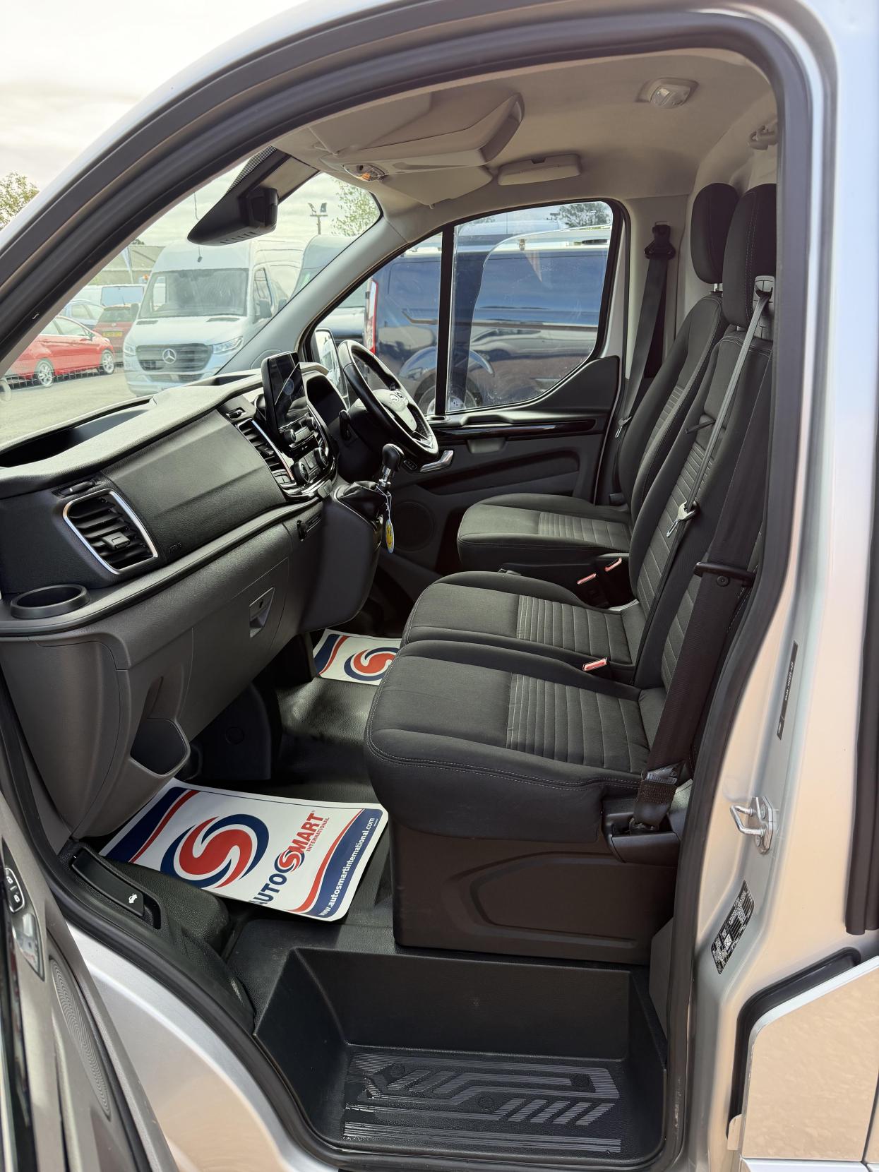 2022 Ford Transit Custom 2.0 280 EcoBlue Limited Panel Van 5dr Diesel Manual L1 H1 Euro 6 (s/s) (130 ps) - Thumbnail 33