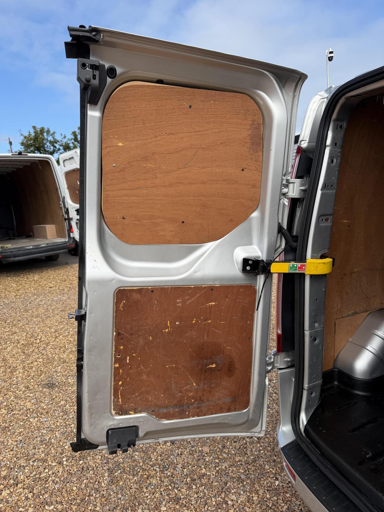 2022 Ford Transit Custom 2.0 280 EcoBlue Limited Panel Van 5dr Diesel Manual L1 H1 Euro 6 (s/s) (130 ps) - Thumbnail 37