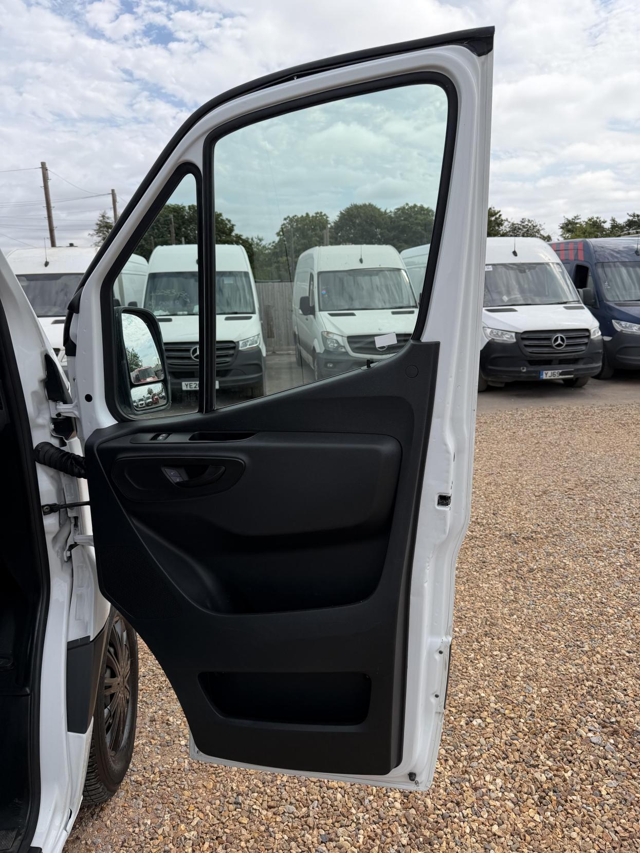 2019 Mercedes-Benz Sprinter 2.1 311 CDI Panel Van 5dr Diesel Manual RWD L3 H2 Euro 6 (114 ps) - Thumbnail 16