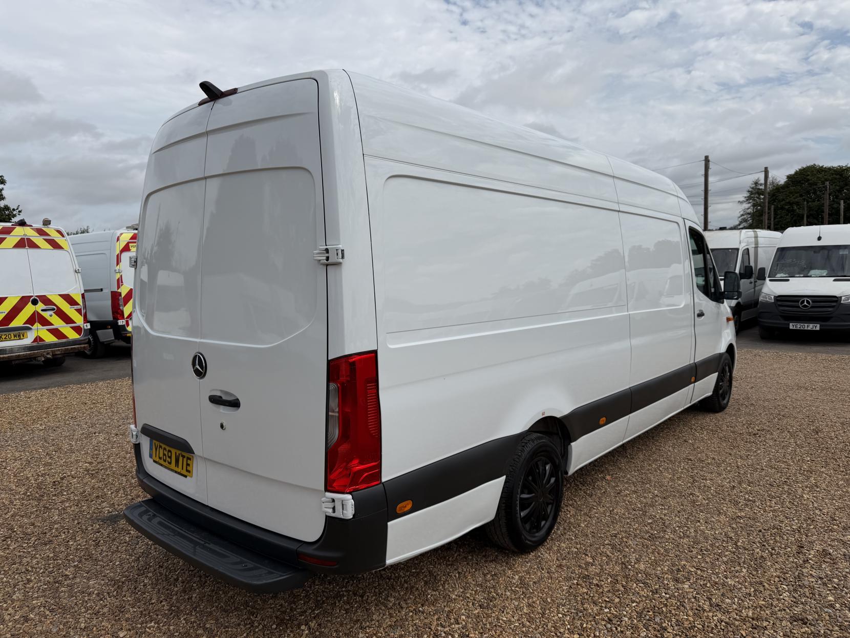 2019 Mercedes-Benz Sprinter 2.1 311 CDI Panel Van 5dr Diesel Manual RWD L3 H2 Euro 6 (114 ps) - Thumbnail 11