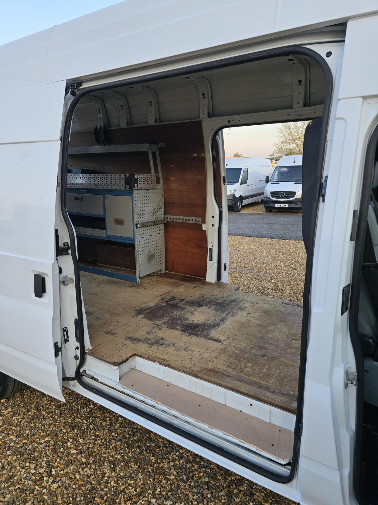Ford Transit 2.4 TDCi 350 Panel Van 4dr Diesel Manual RWD L4 H3 SRW (98 bhp)