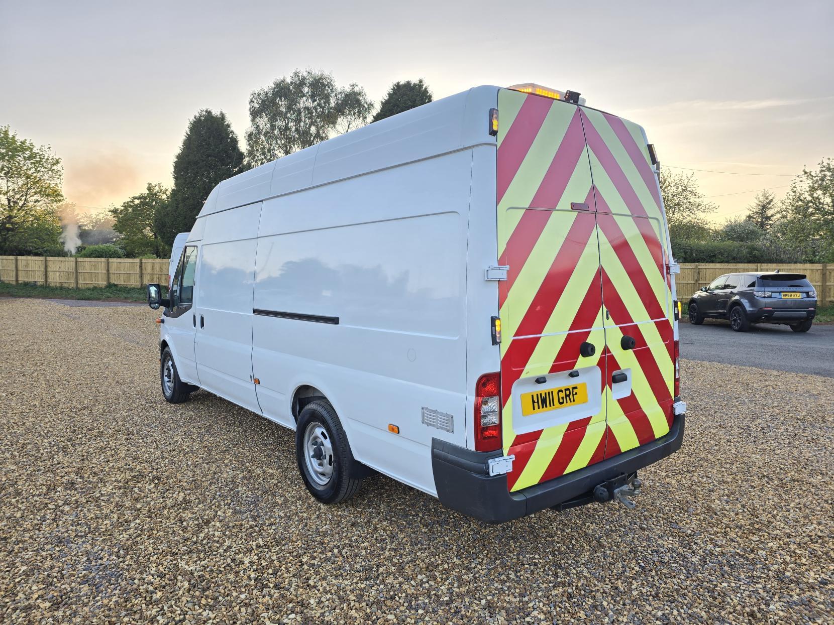 Ford Transit 2.4 TDCi 350 Panel Van 4dr Diesel Manual RWD L4 H3 SRW (98 bhp)