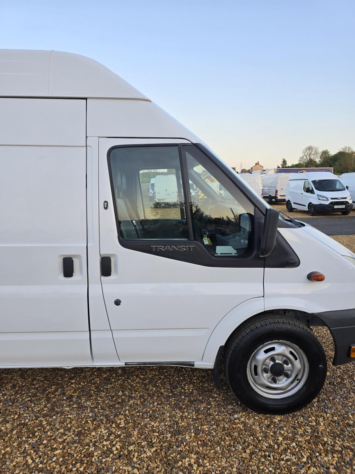 Ford Transit 2.4 TDCi 350 Panel Van 4dr Diesel Manual RWD L4 H3 SRW (98 bhp)