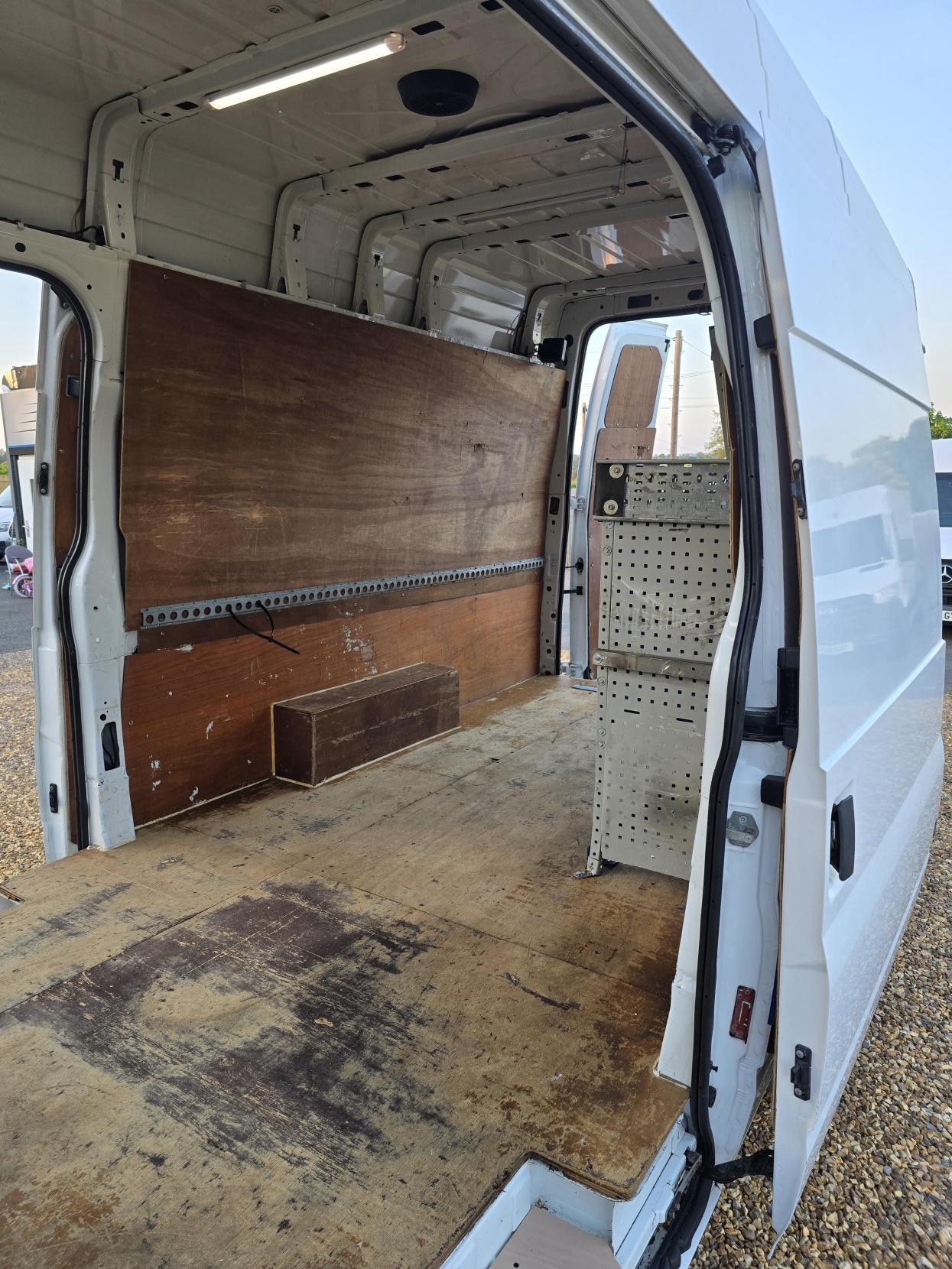 Ford Transit 2.4 TDCi 350 Panel Van 4dr Diesel Manual RWD L4 H3 SRW (98 bhp)