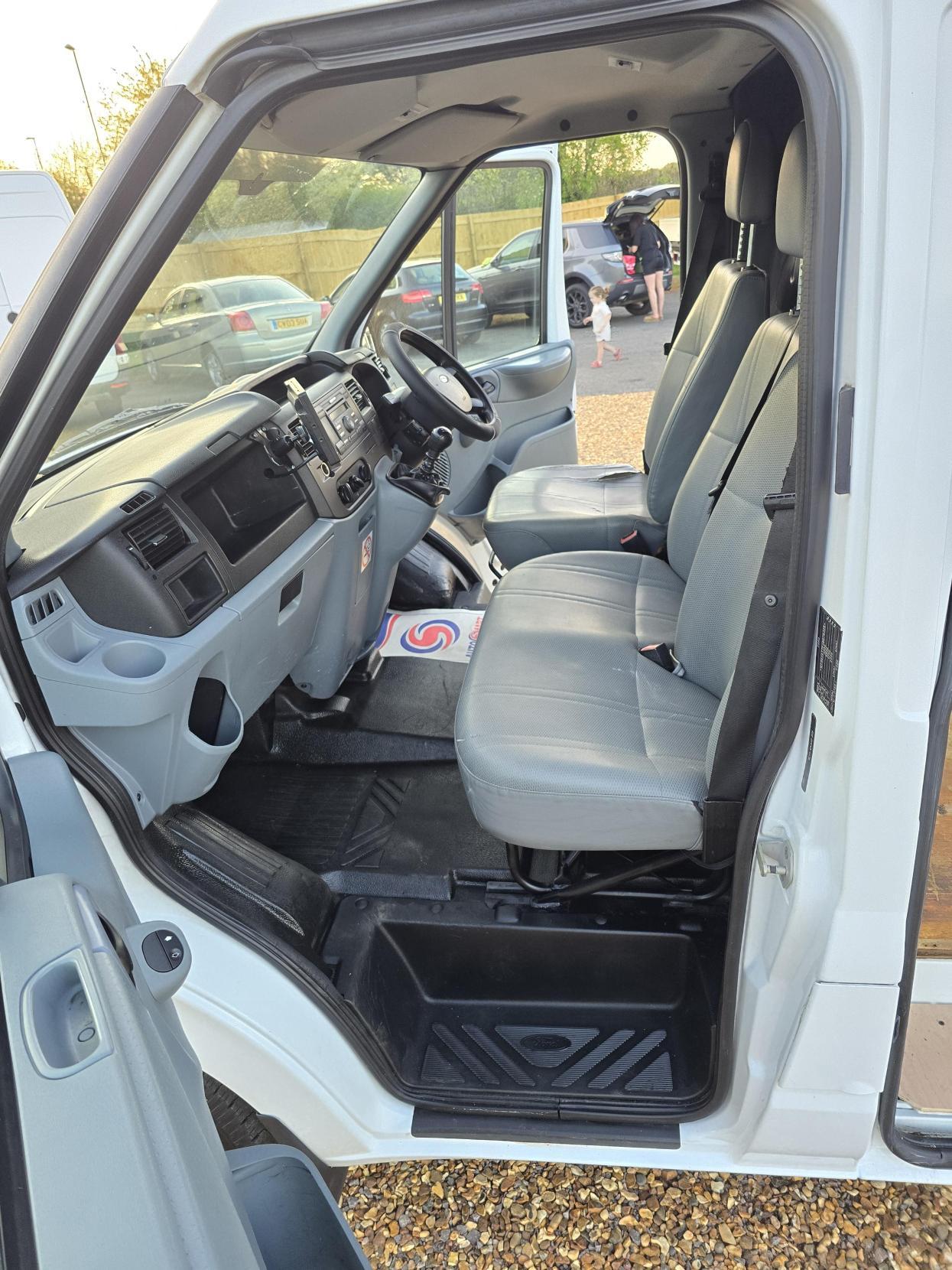 Ford Transit 2.4 TDCi 350 Panel Van 4dr Diesel Manual RWD L4 H3 SRW (98 bhp)
