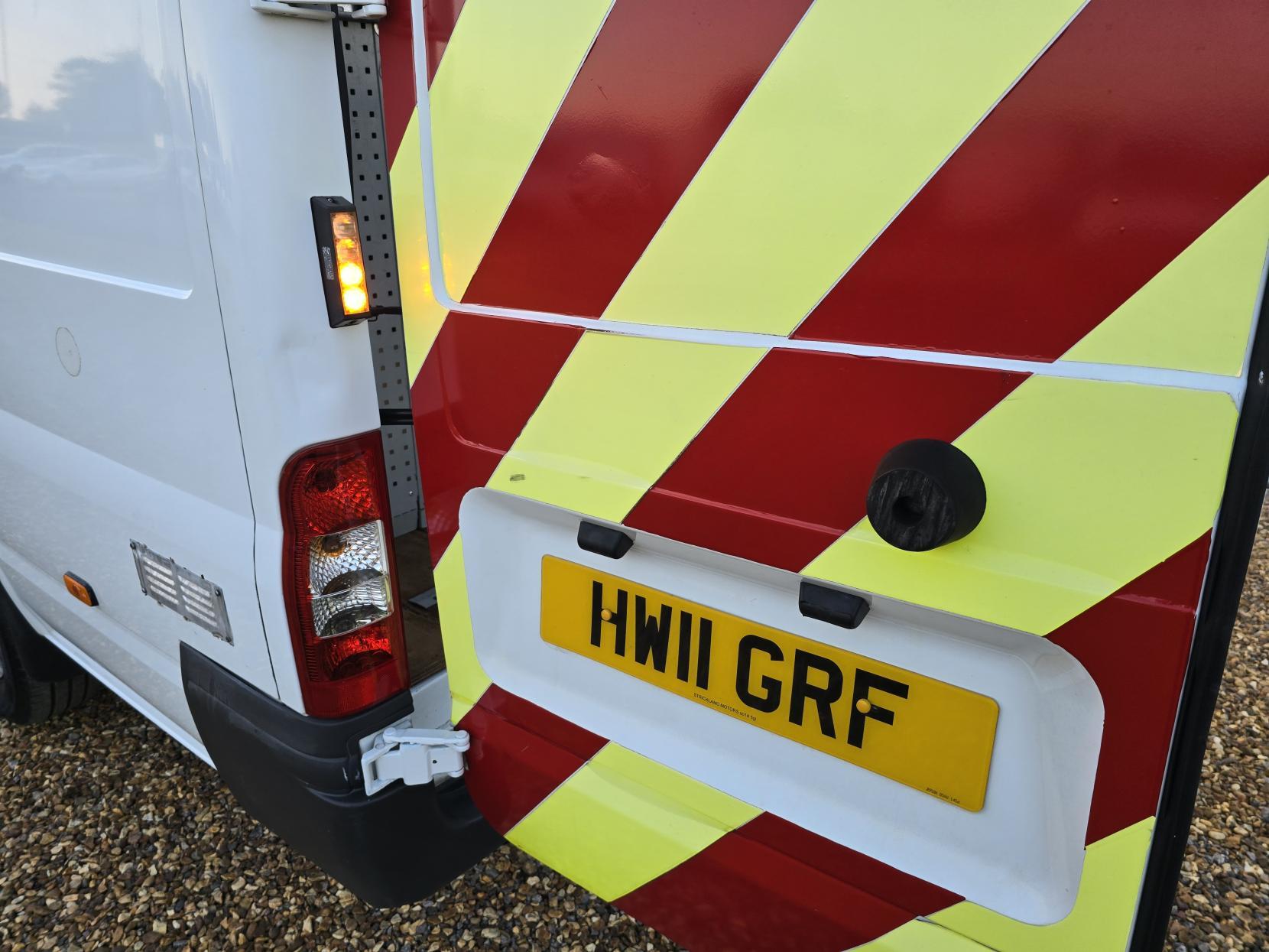 Ford Transit 2.4 TDCi 350 Panel Van 4dr Diesel Manual RWD L4 H3 SRW (98 bhp)