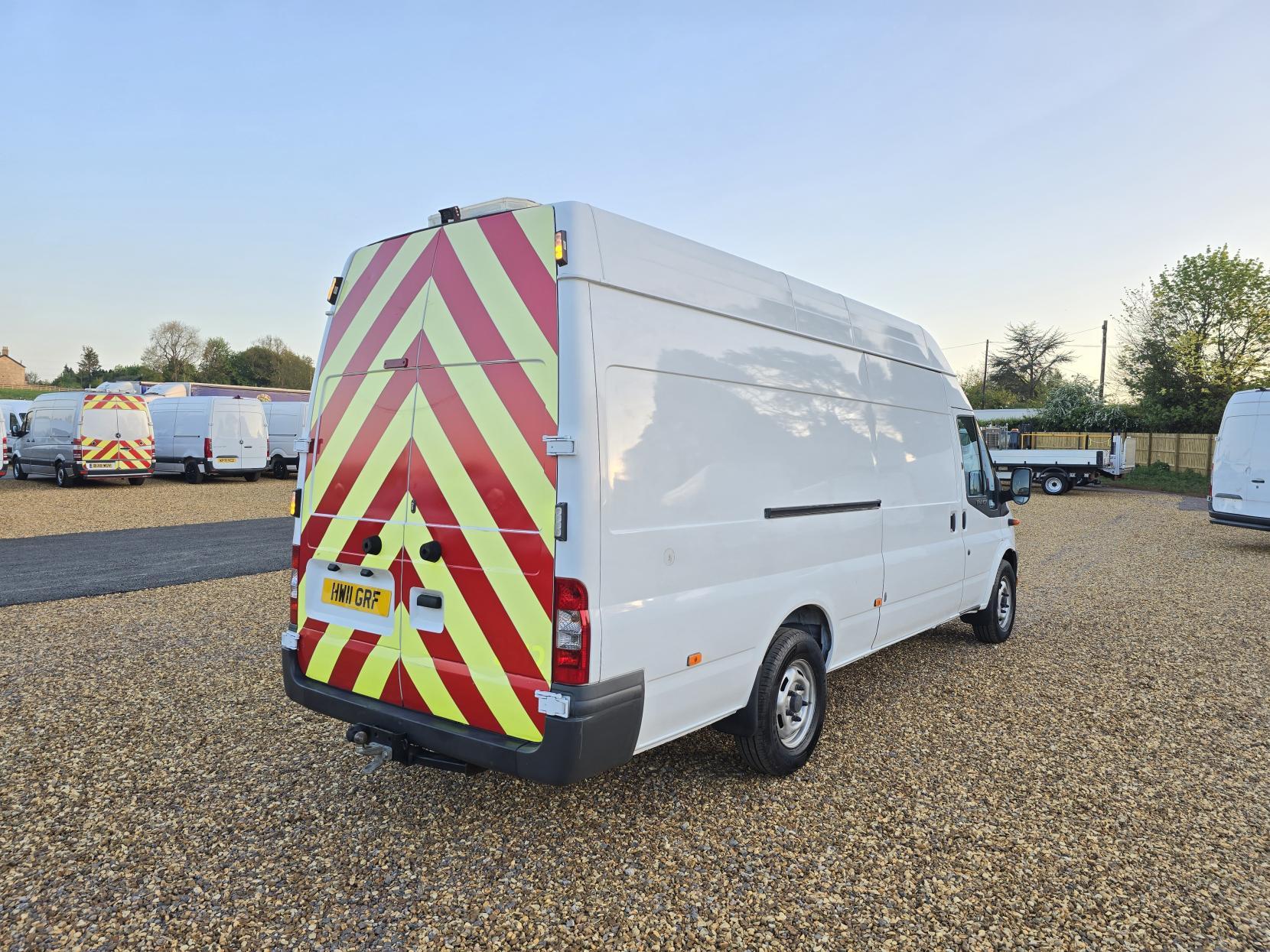 Ford Transit 2.4 TDCi 350 Panel Van 4dr Diesel Manual RWD L4 H3 SRW (98 bhp)