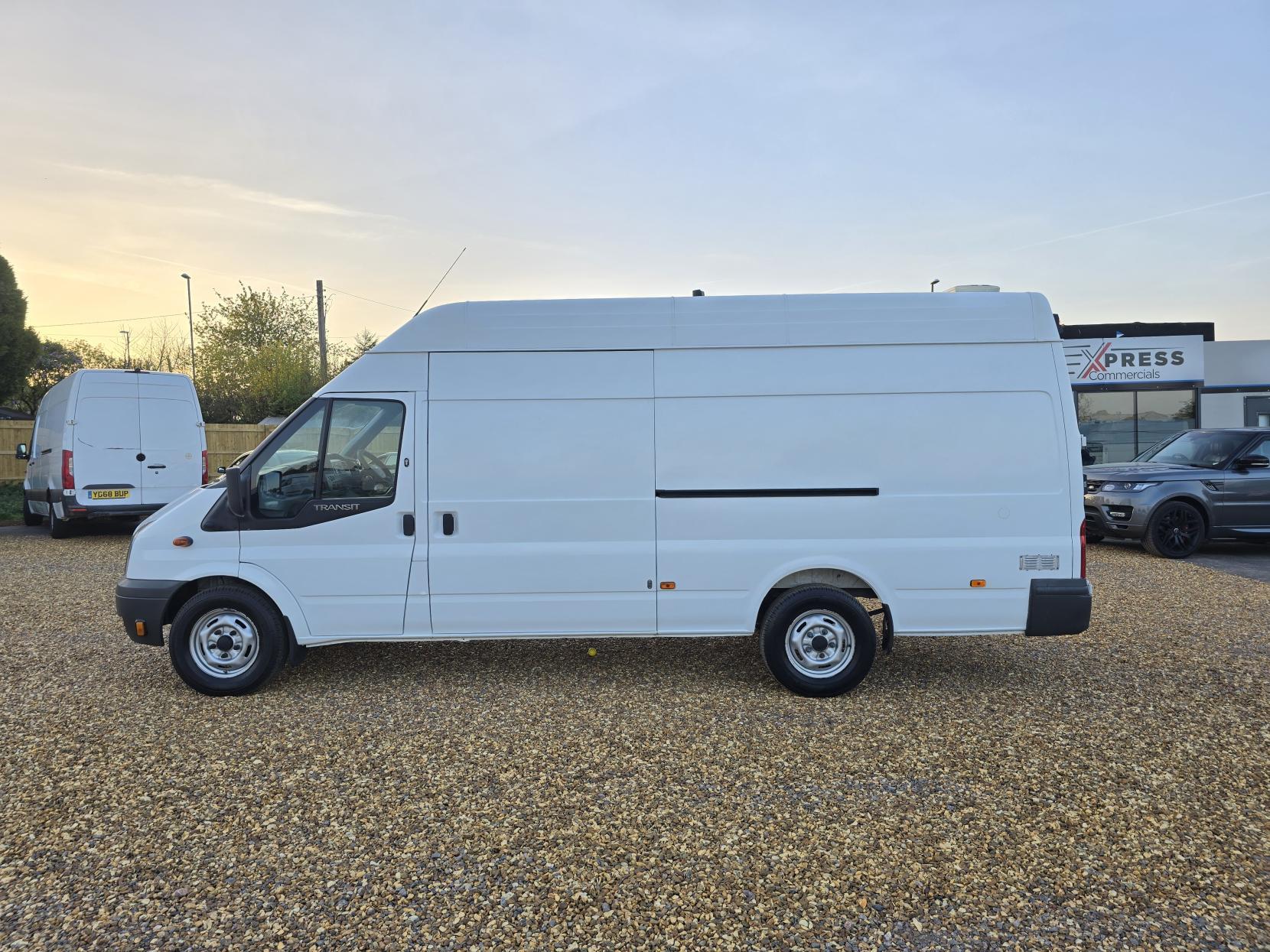 Ford Transit 2.4 TDCi 350 Panel Van 4dr Diesel Manual RWD L4 H3 SRW (98 bhp)
