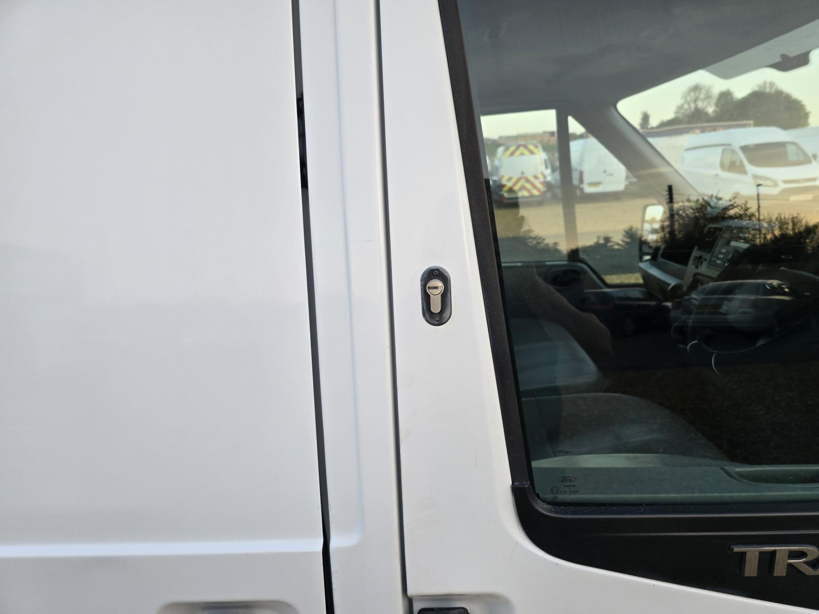Ford Transit 2.4 TDCi 350 Panel Van 4dr Diesel Manual RWD L4 H3 SRW (98 bhp)