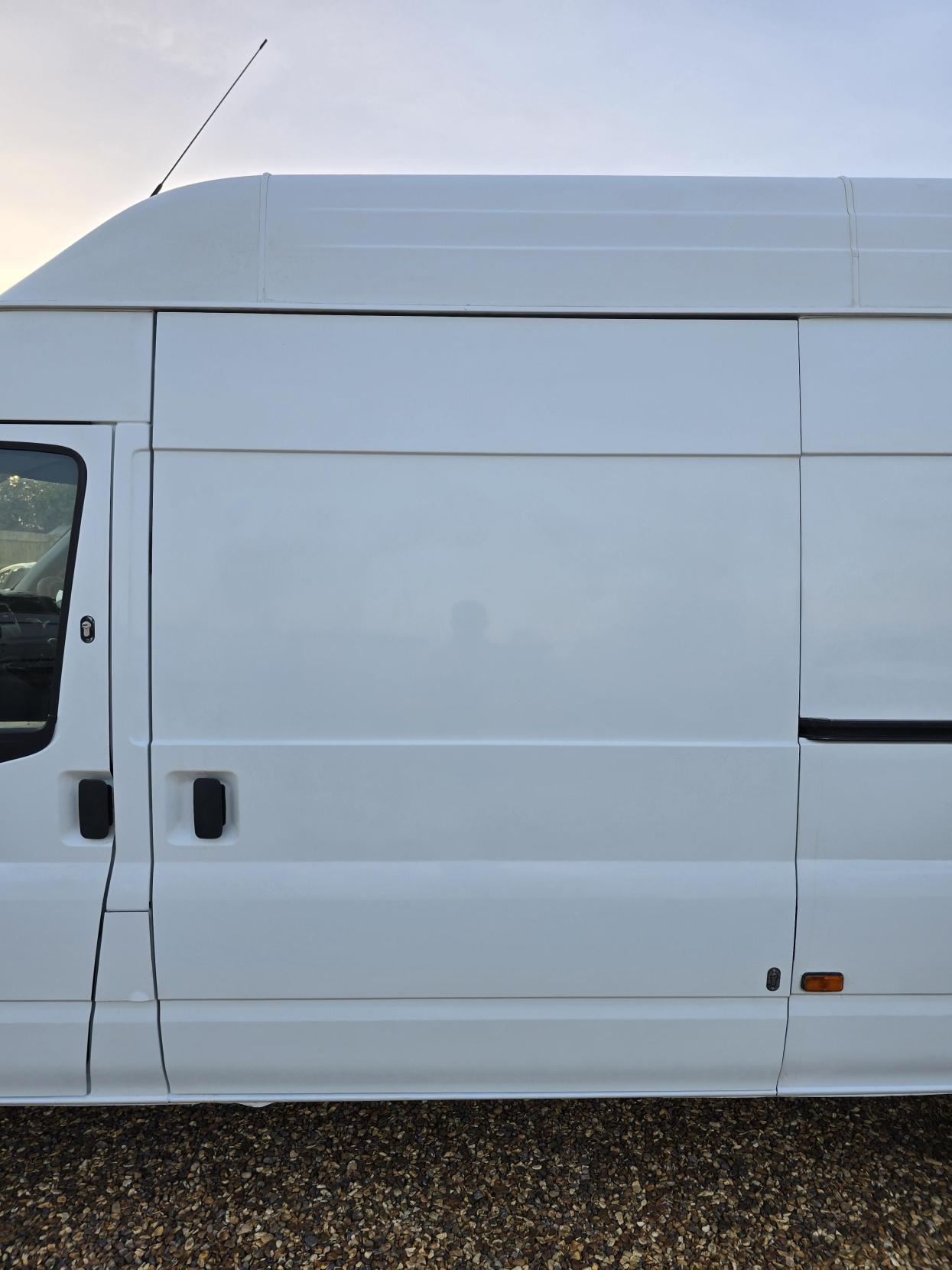 Ford Transit 2.4 TDCi 350 Panel Van 4dr Diesel Manual RWD L4 H3 SRW (98 bhp)