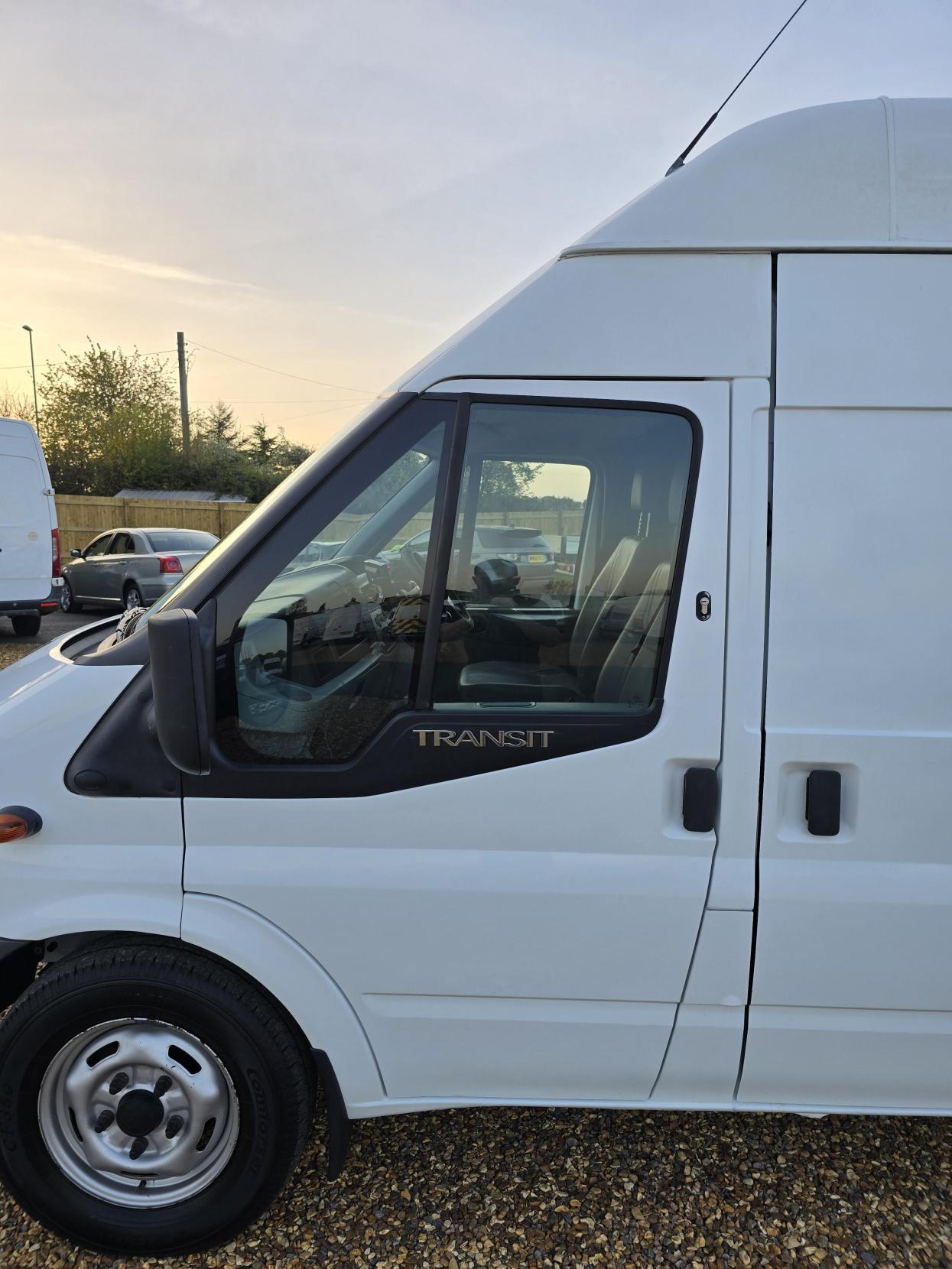 Ford Transit 2.4 TDCi 350 Panel Van 4dr Diesel Manual RWD L4 H3 SRW (98 bhp)