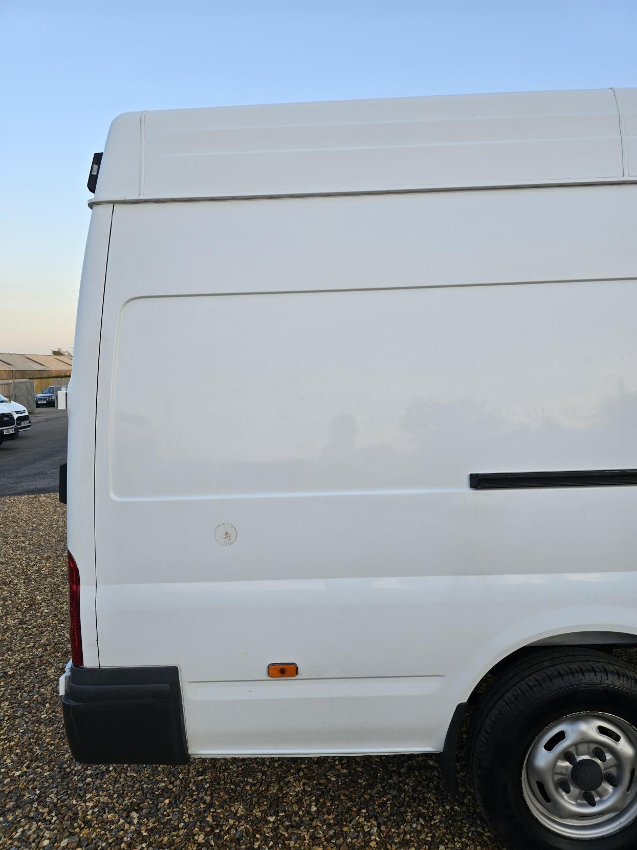 Ford Transit 2.4 TDCi 350 Panel Van 4dr Diesel Manual RWD L4 H3 SRW (98 bhp)
