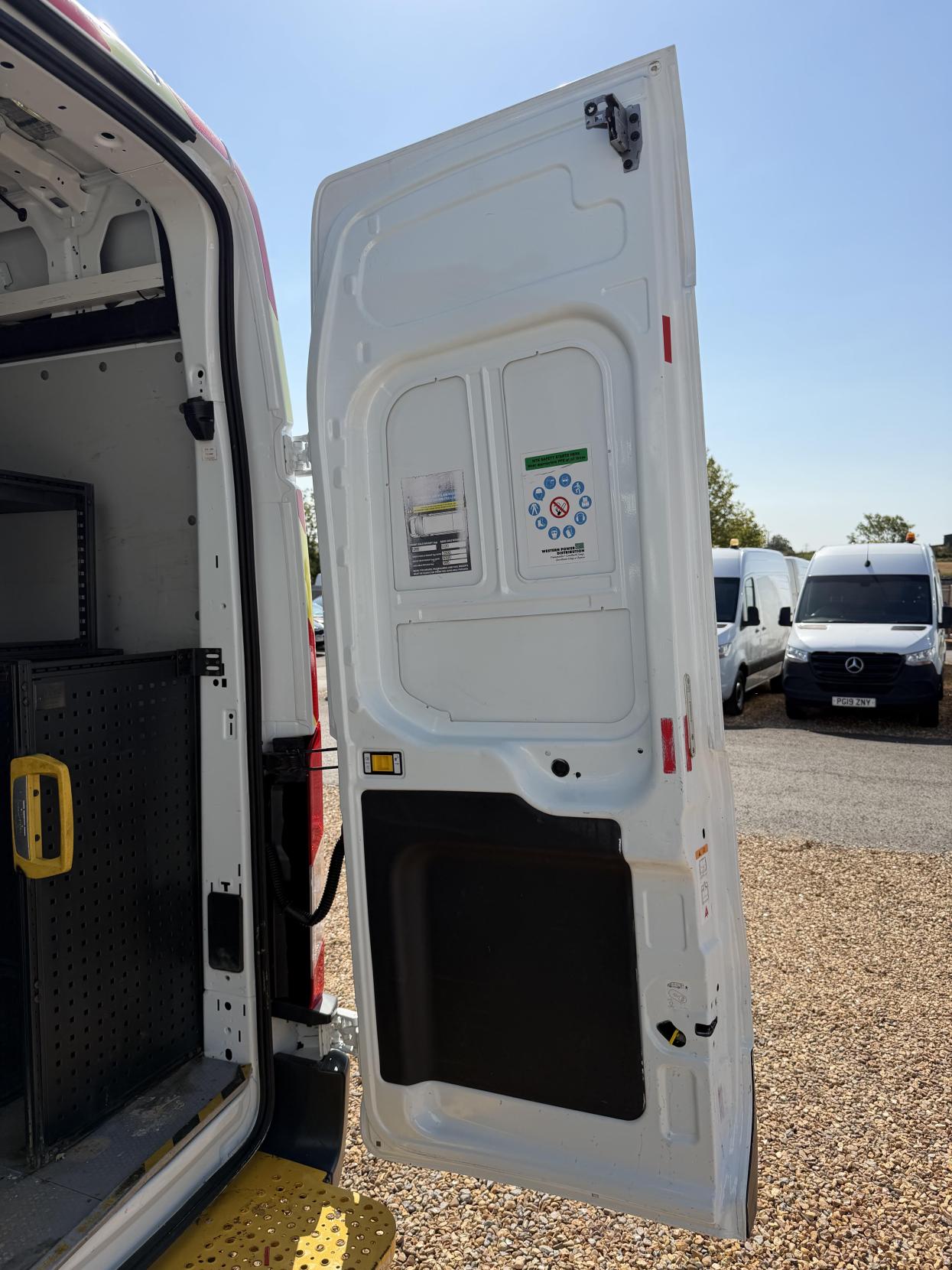 2016 Ford Transit 2.2 TDCi 350 Panel Van 5dr Diesel Manual RWD L2 H3 Euro 5 (155 ps) - Thumbnail 49
