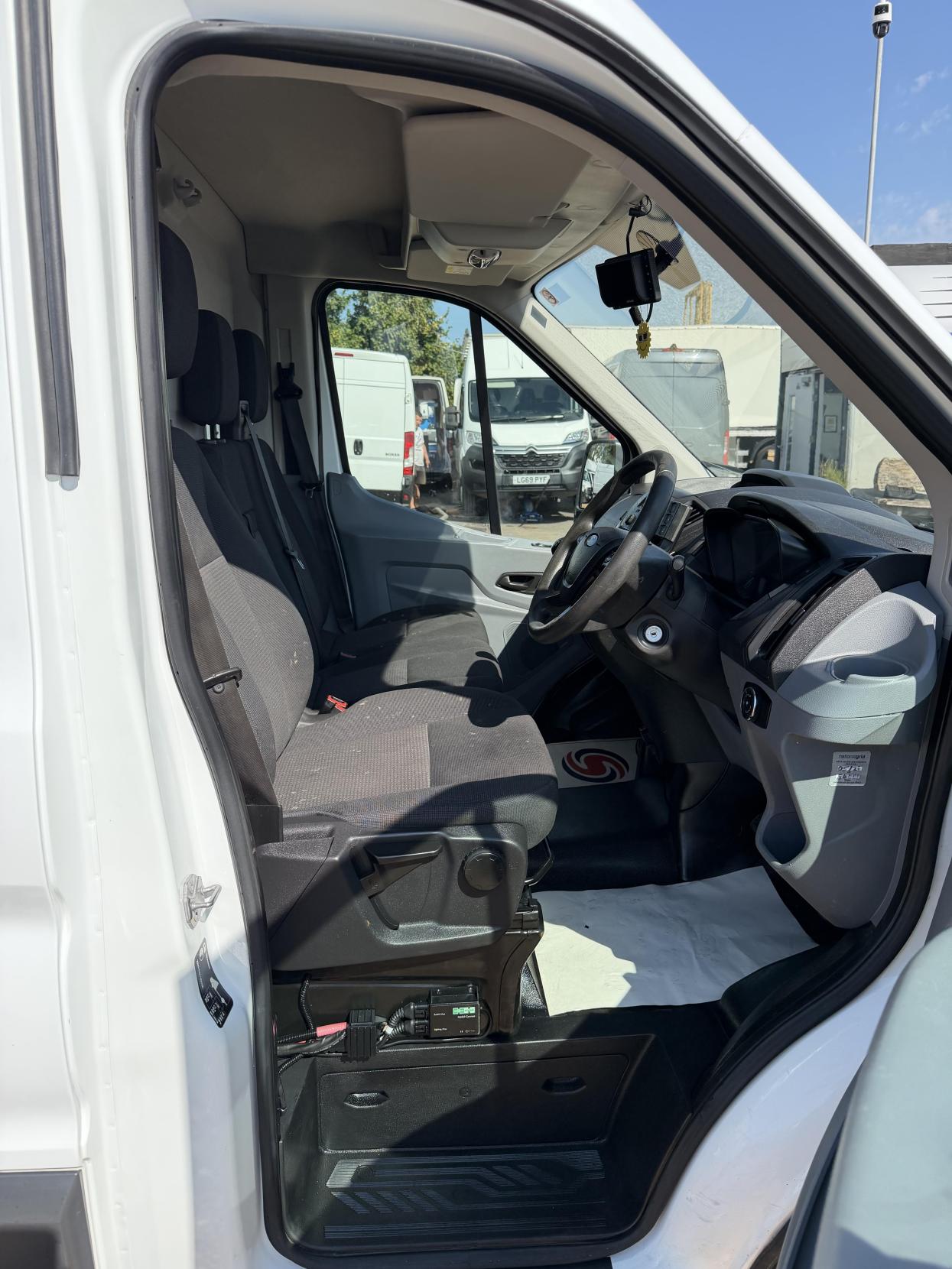 2016 Ford Transit 2.2 TDCi 350 Panel Van 5dr Diesel Manual RWD L2 H3 Euro 5 (155 ps) - Thumbnail 2