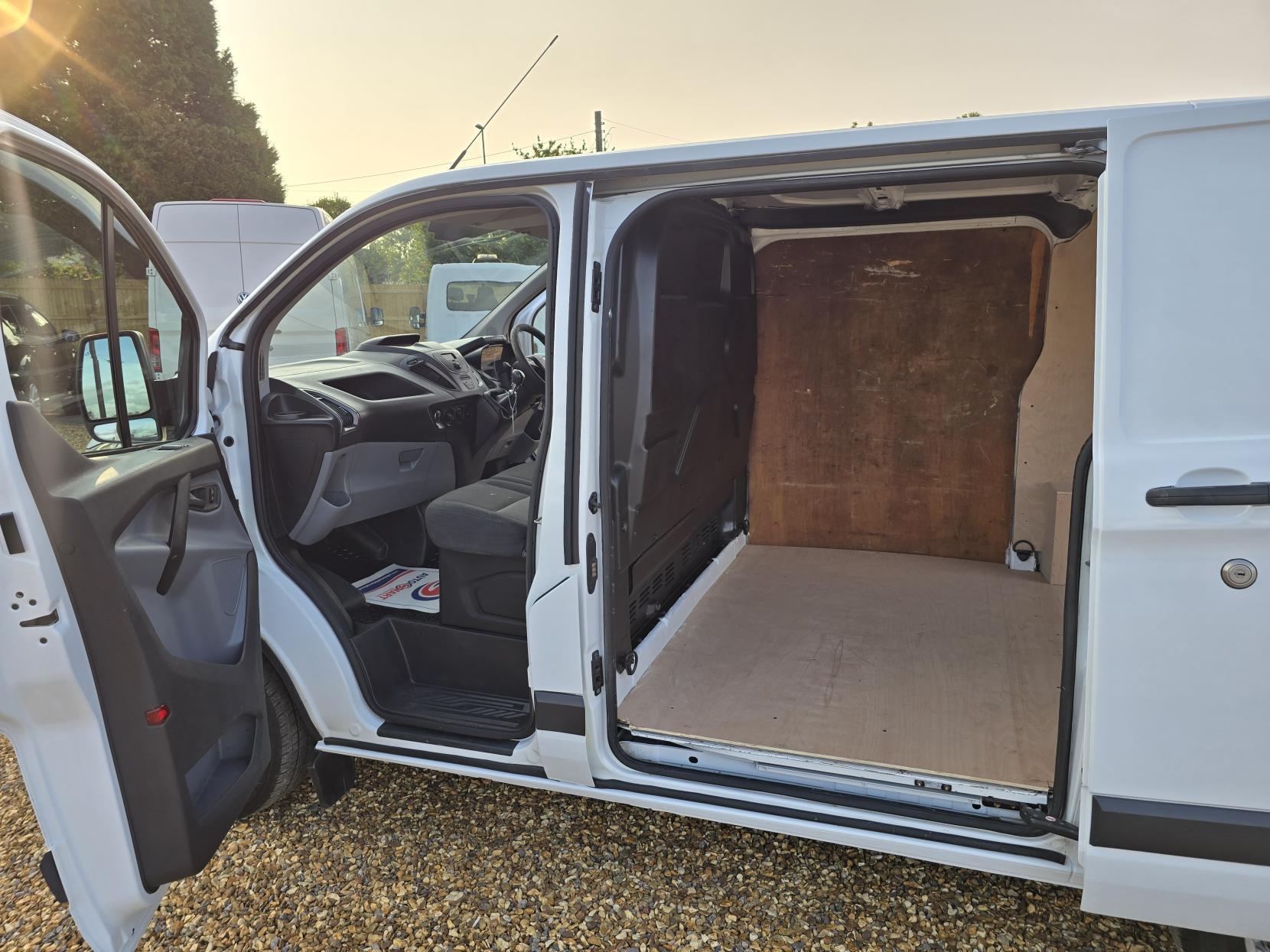 Ford Transit Custom 2.2 TDCi 290 Panel Van 5dr Diesel Manual L1 H1 (186 g/km, 98 bhp)