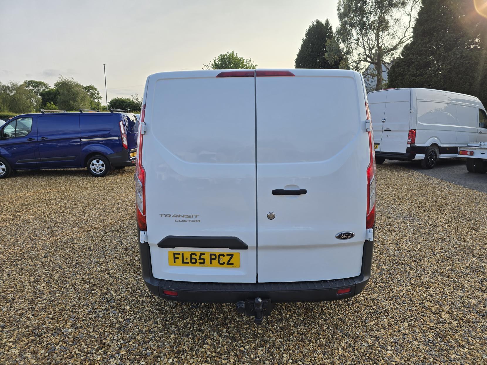 Ford Transit Custom 2.2 TDCi 290 Panel Van 5dr Diesel Manual L1 H1 (186 g/km, 98 bhp)