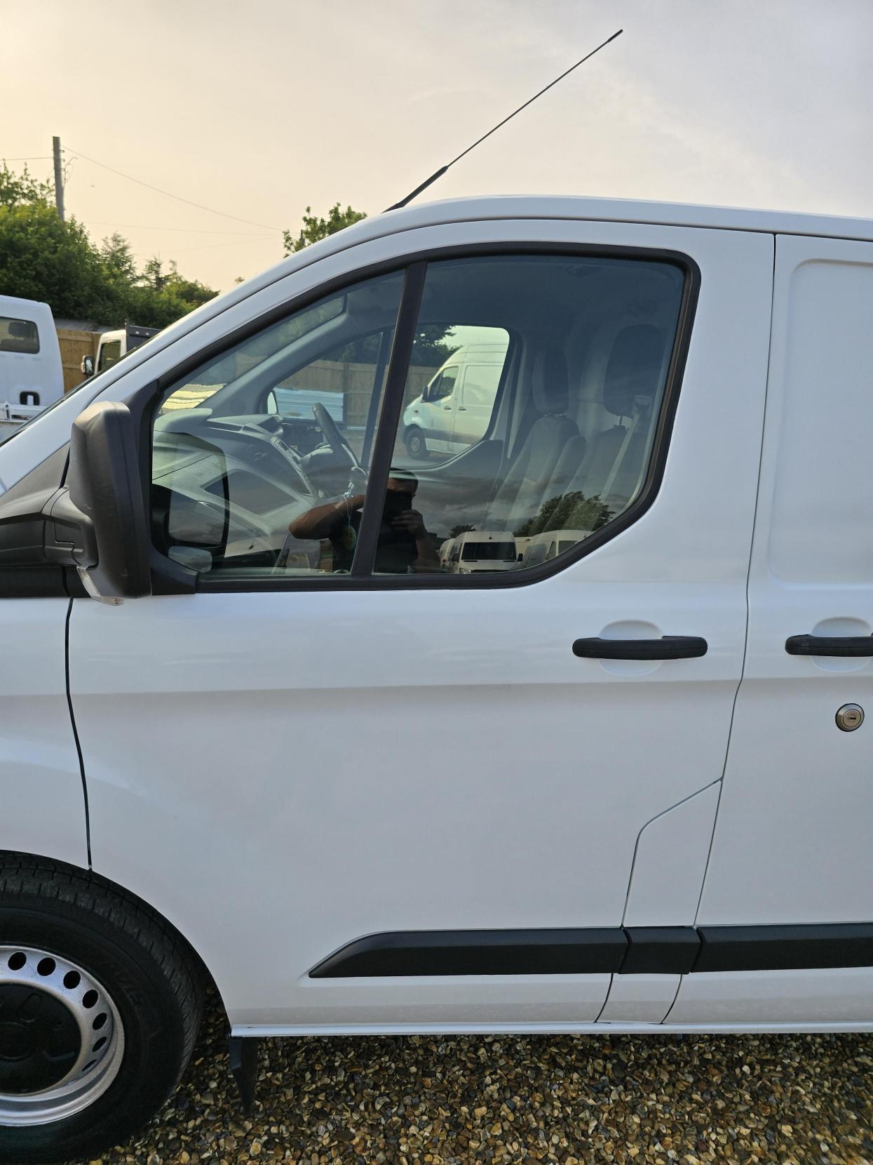 Ford Transit Custom 2.2 TDCi 290 Panel Van 5dr Diesel Manual L1 H1 (186 g/km, 98 bhp)