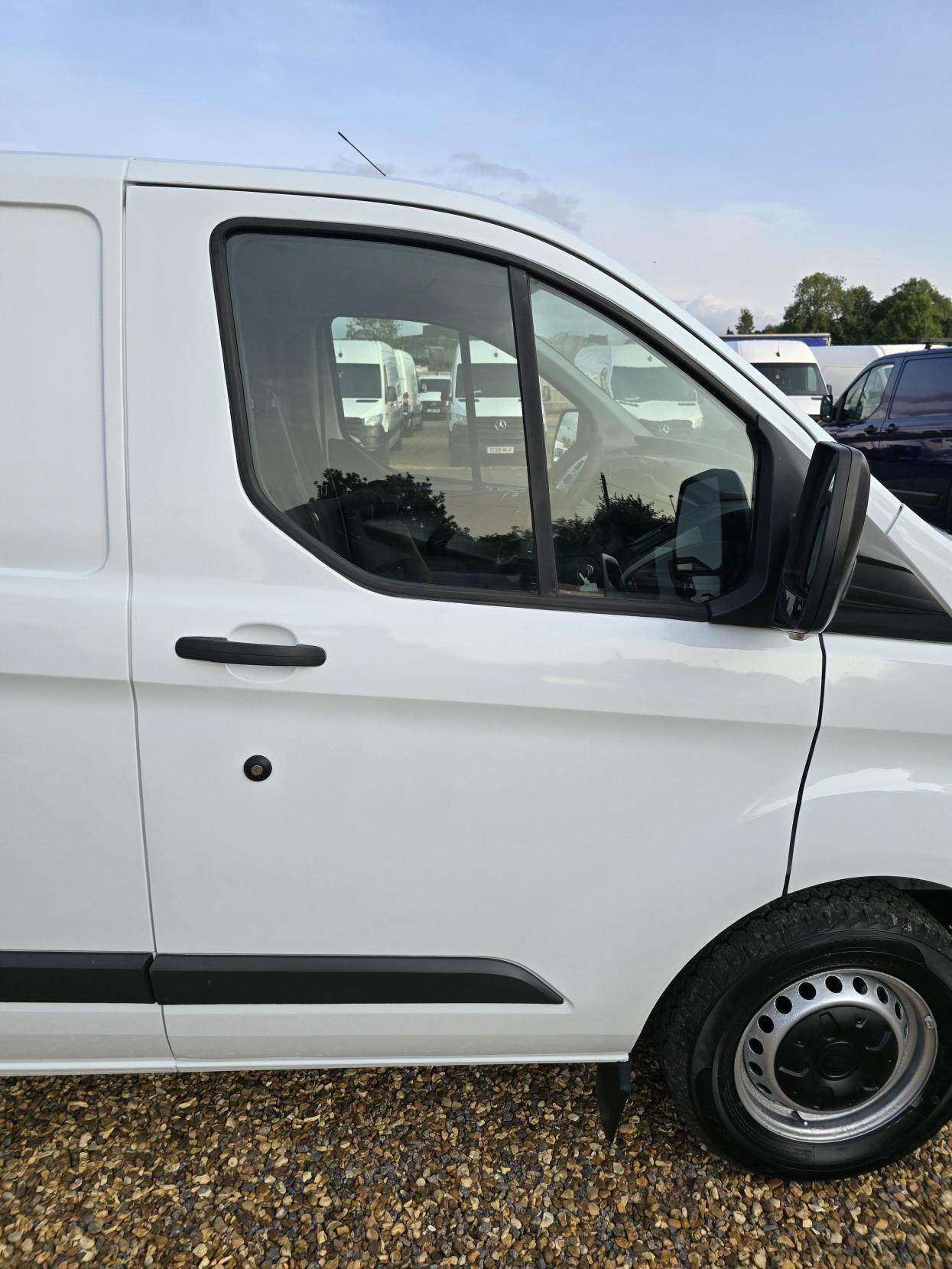 Ford Transit Custom 2.2 TDCi 290 Panel Van 5dr Diesel Manual L1 H1 (186 g/km, 98 bhp)