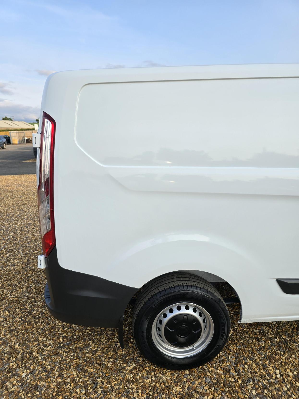 Ford Transit Custom 2.2 TDCi 290 Panel Van 5dr Diesel Manual L1 H1 (186 g/km, 98 bhp)