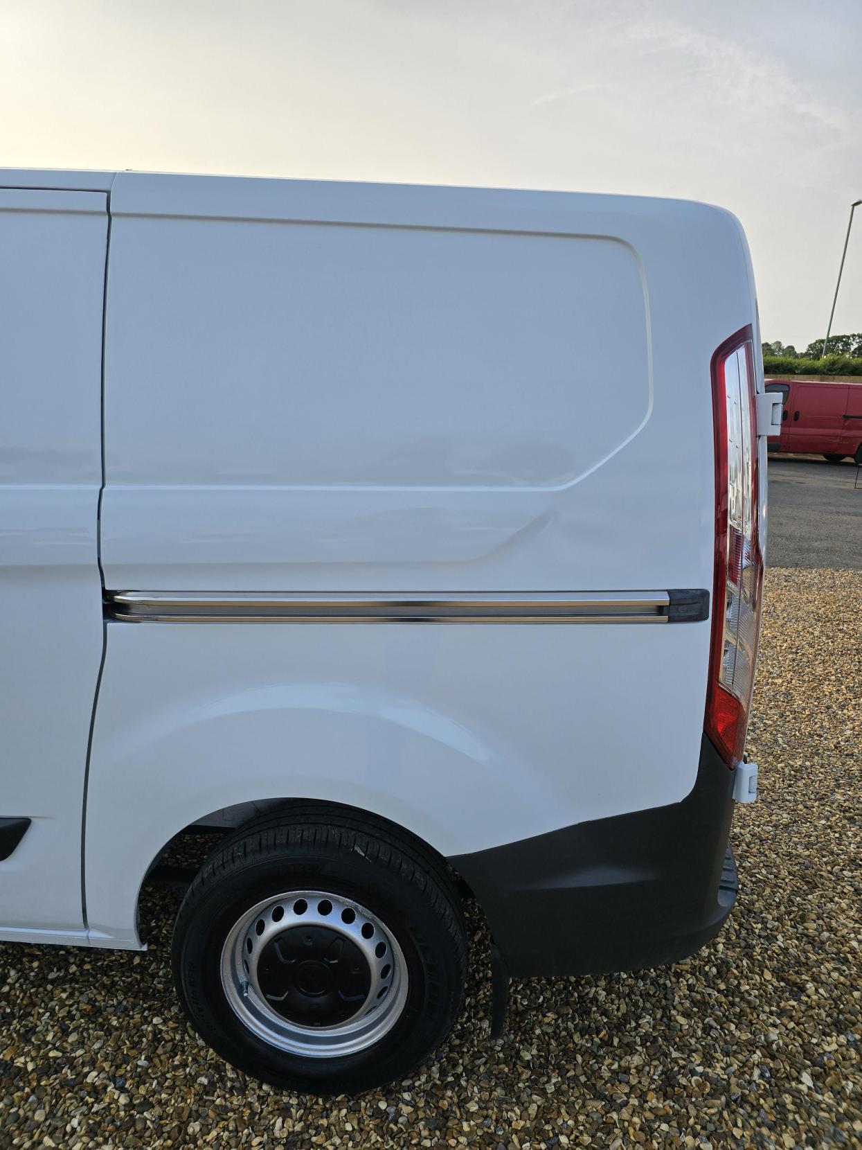 Ford Transit Custom 2.2 TDCi 290 Panel Van 5dr Diesel Manual L1 H1 (186 g/km, 98 bhp)