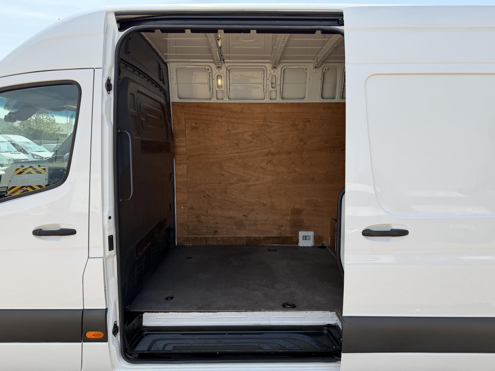 2021 Mercedes-Benz Sprinter 2.0 315 CDI Progressive Panel Van 5dr Diesel Manual RWD L2 H2 Euro 6 (s/s) (150 ps) - Thumbnail 21