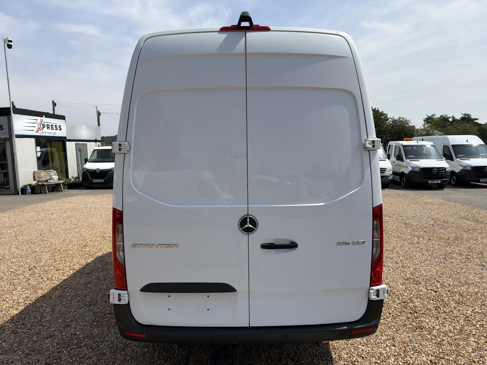 2021 Mercedes-Benz Sprinter 2.0 315 CDI Progressive Panel Van 5dr Diesel Manual RWD L2 H2 Euro 6 (s/s) (150 ps) - Thumbnail 11