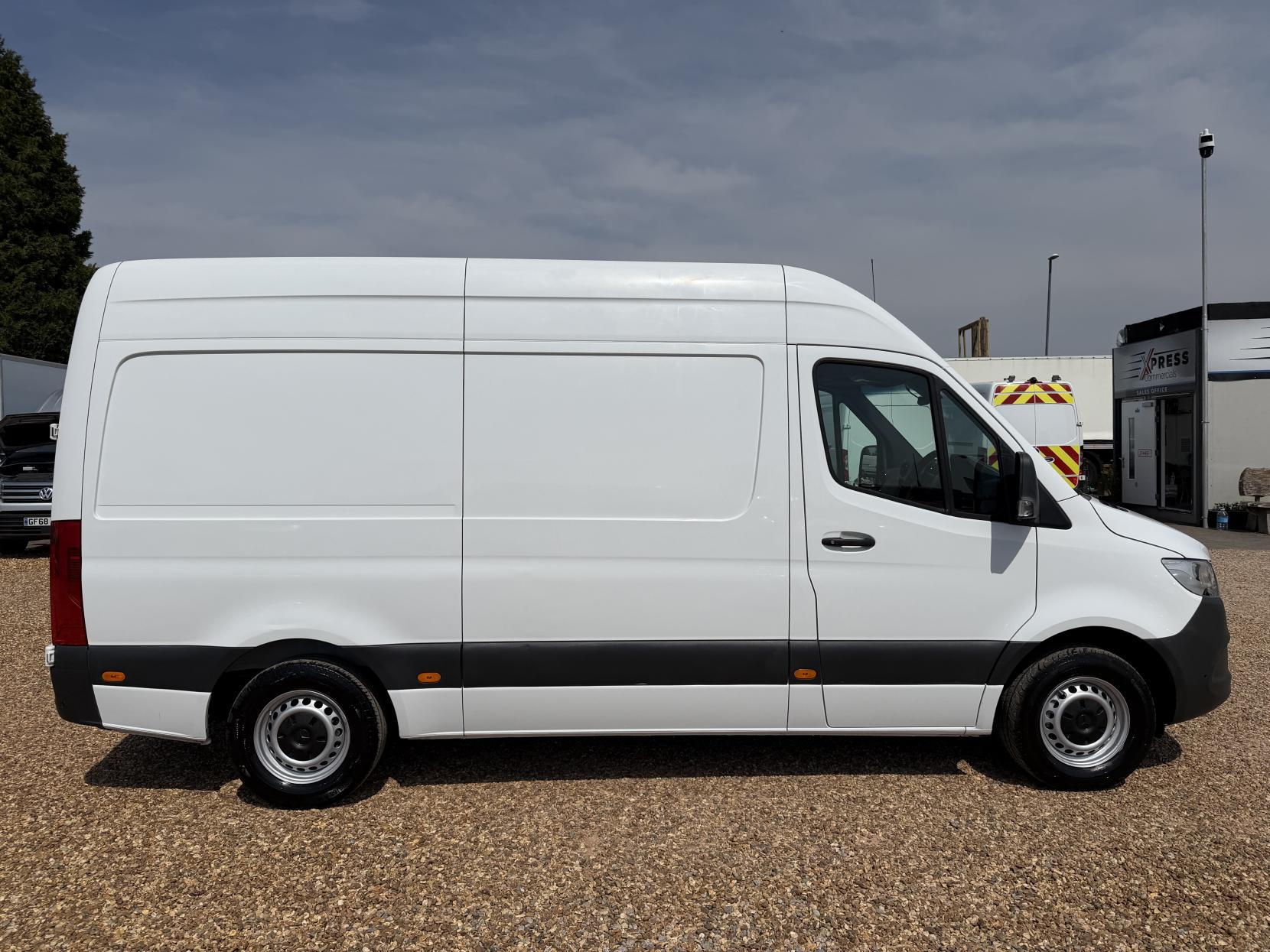 2021 Mercedes-Benz Sprinter 2.0 315 CDI Progressive Panel Van 5dr Diesel Manual RWD L2 H2 Euro 6 (s/s) (150 ps) - Thumbnail 12