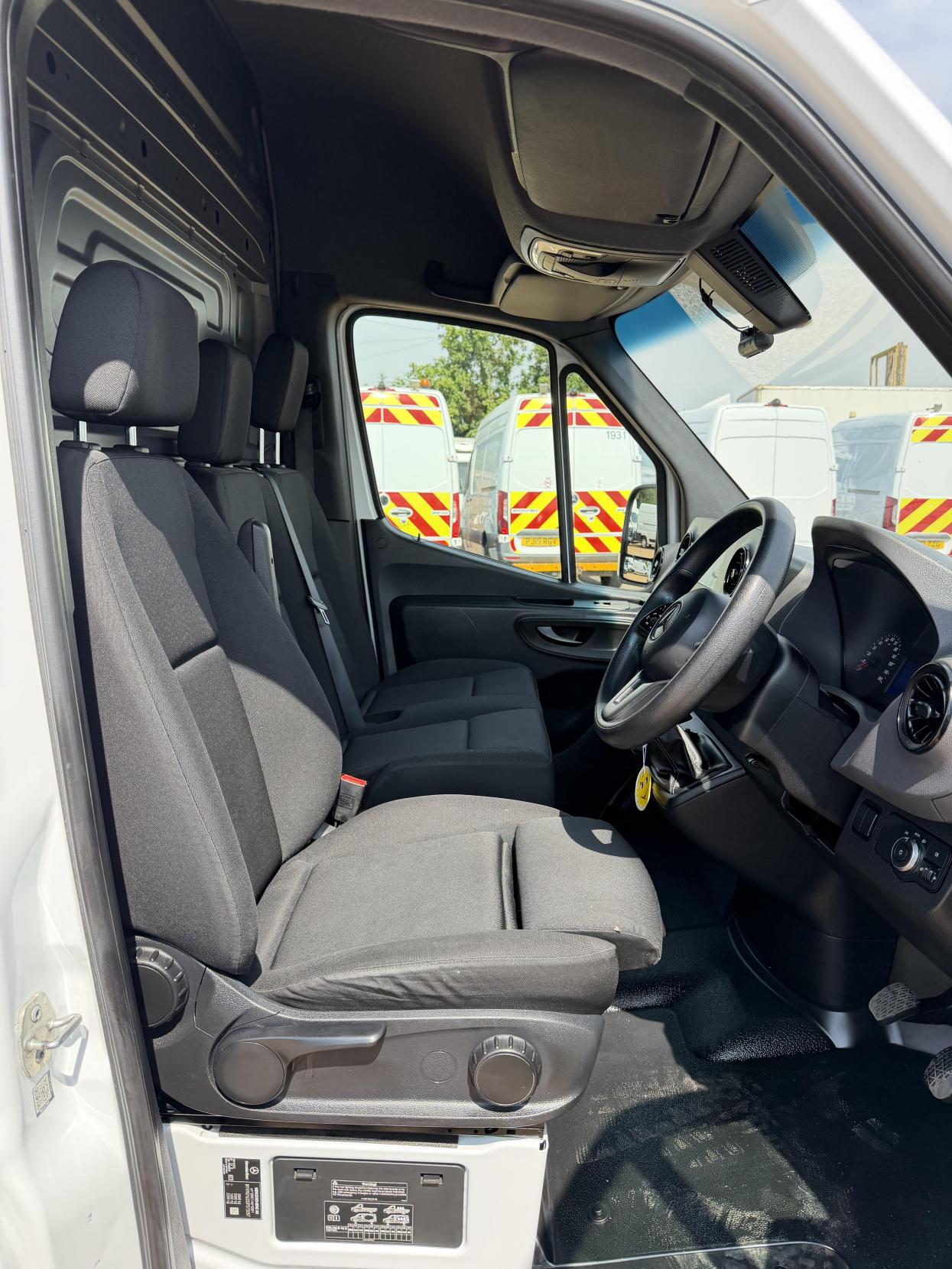 2021 Mercedes-Benz Sprinter 2.0 315 CDI Progressive Panel Van 5dr Diesel Manual RWD L2 H2 Euro 6 (s/s) (150 ps) - Thumbnail 15