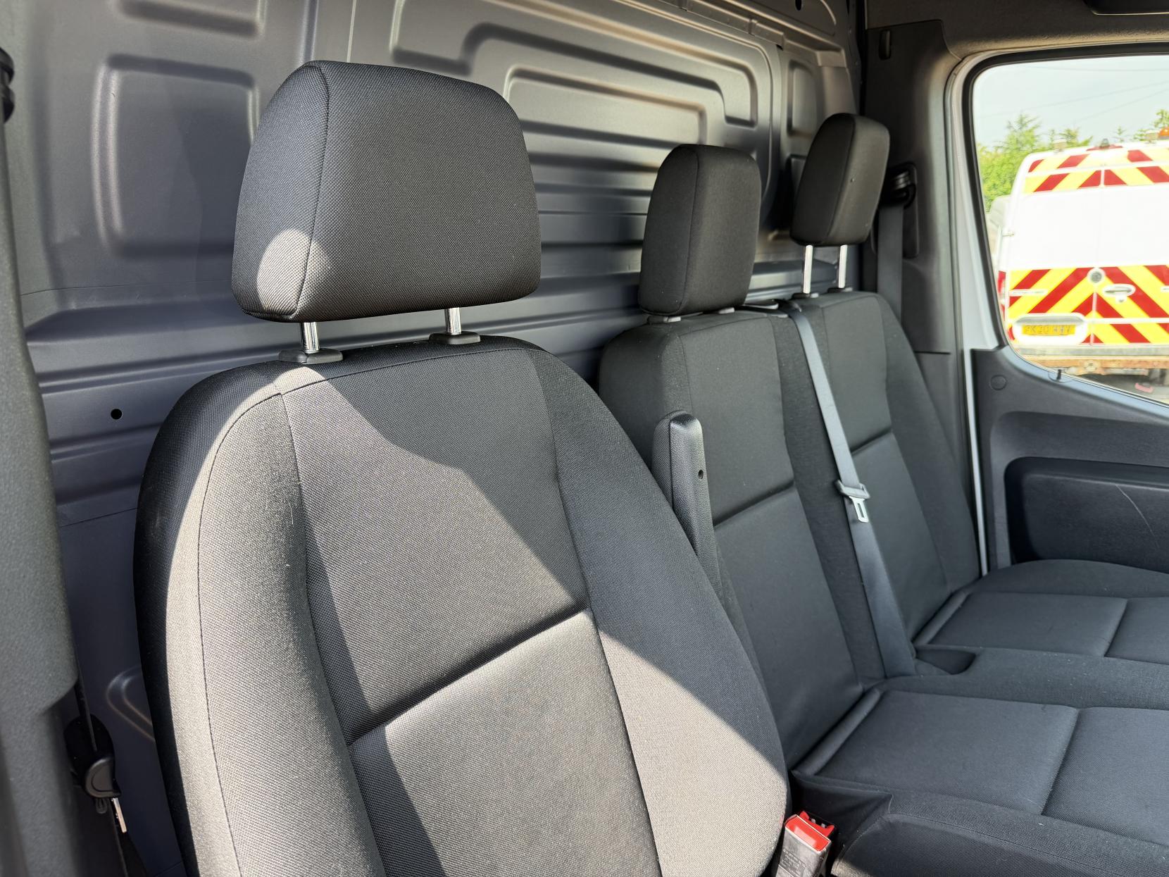 2021 Mercedes-Benz Sprinter 2.0 315 CDI Progressive Panel Van 5dr Diesel Manual RWD L2 H2 Euro 6 (s/s) (150 ps) - Thumbnail 14