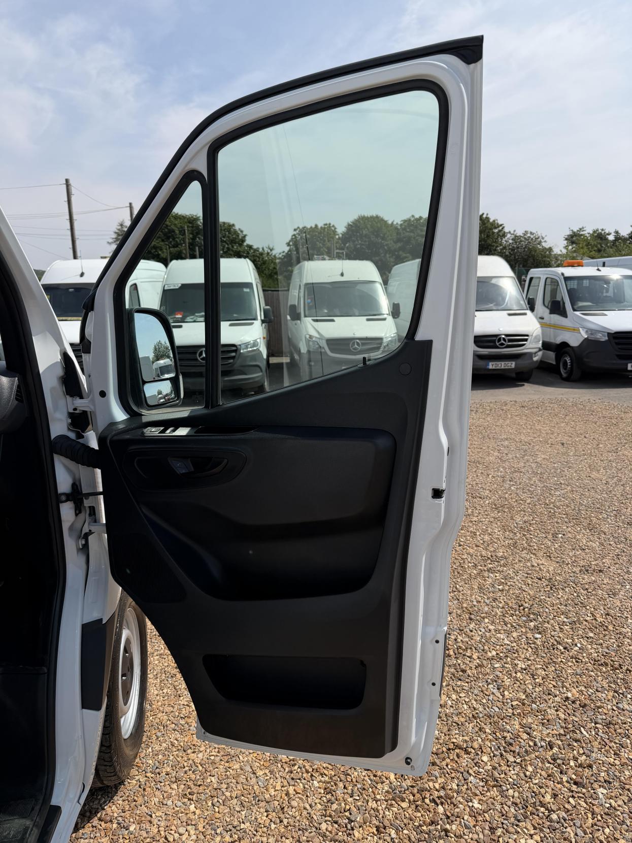 2021 Mercedes-Benz Sprinter 2.0 315 CDI Progressive Panel Van 5dr Diesel Manual RWD L2 H2 Euro 6 (s/s) (150 ps) - Thumbnail 16