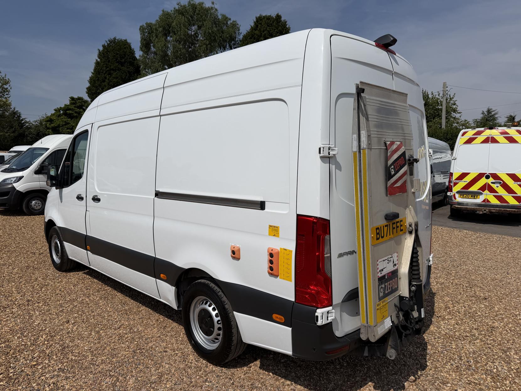 2021 Mercedes-Benz Sprinter 2.0 315 CDI Progressive Panel Van 5dr Diesel Manual RWD L2 H2 Euro 6 (s/s) (150 ps) - Thumbnail 9