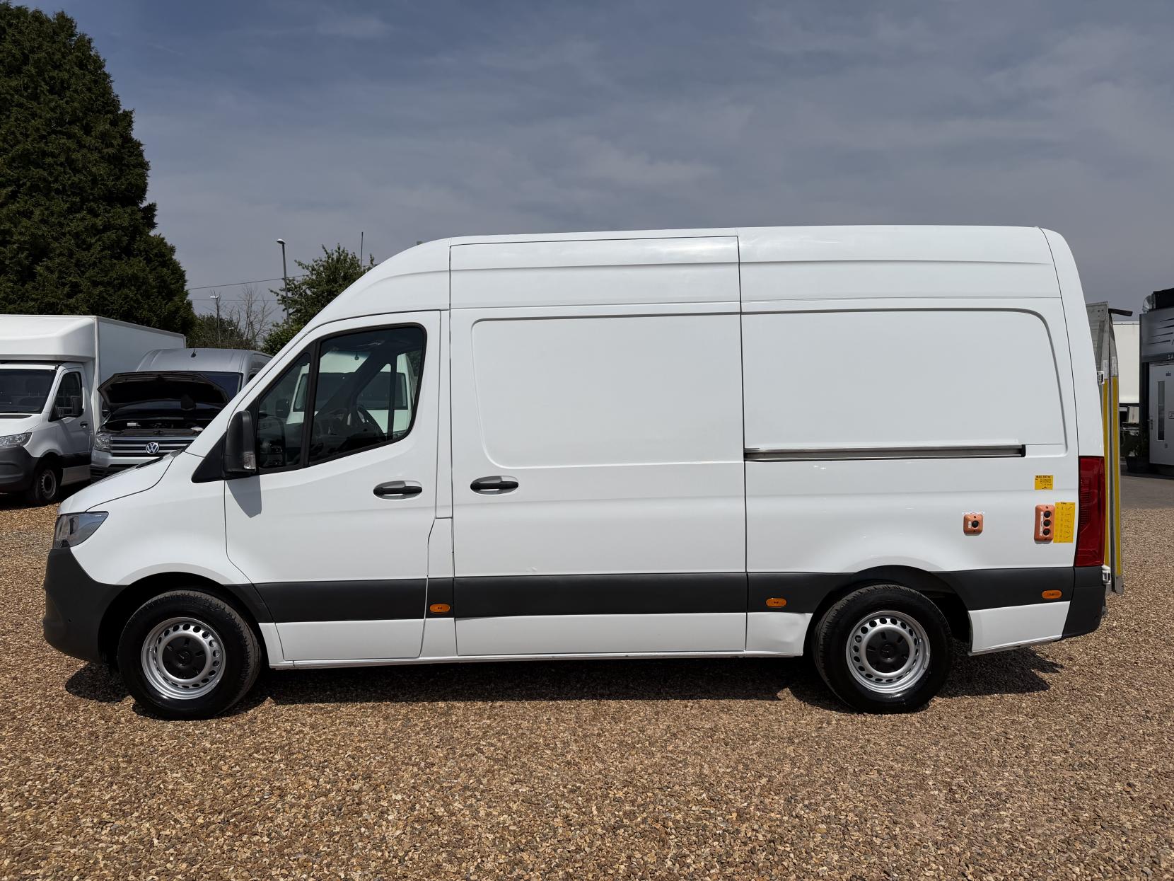 2021 Mercedes-Benz Sprinter 2.0 315 CDI Progressive Panel Van 5dr Diesel Manual RWD L2 H2 Euro 6 (s/s) (150 ps) - Thumbnail 8