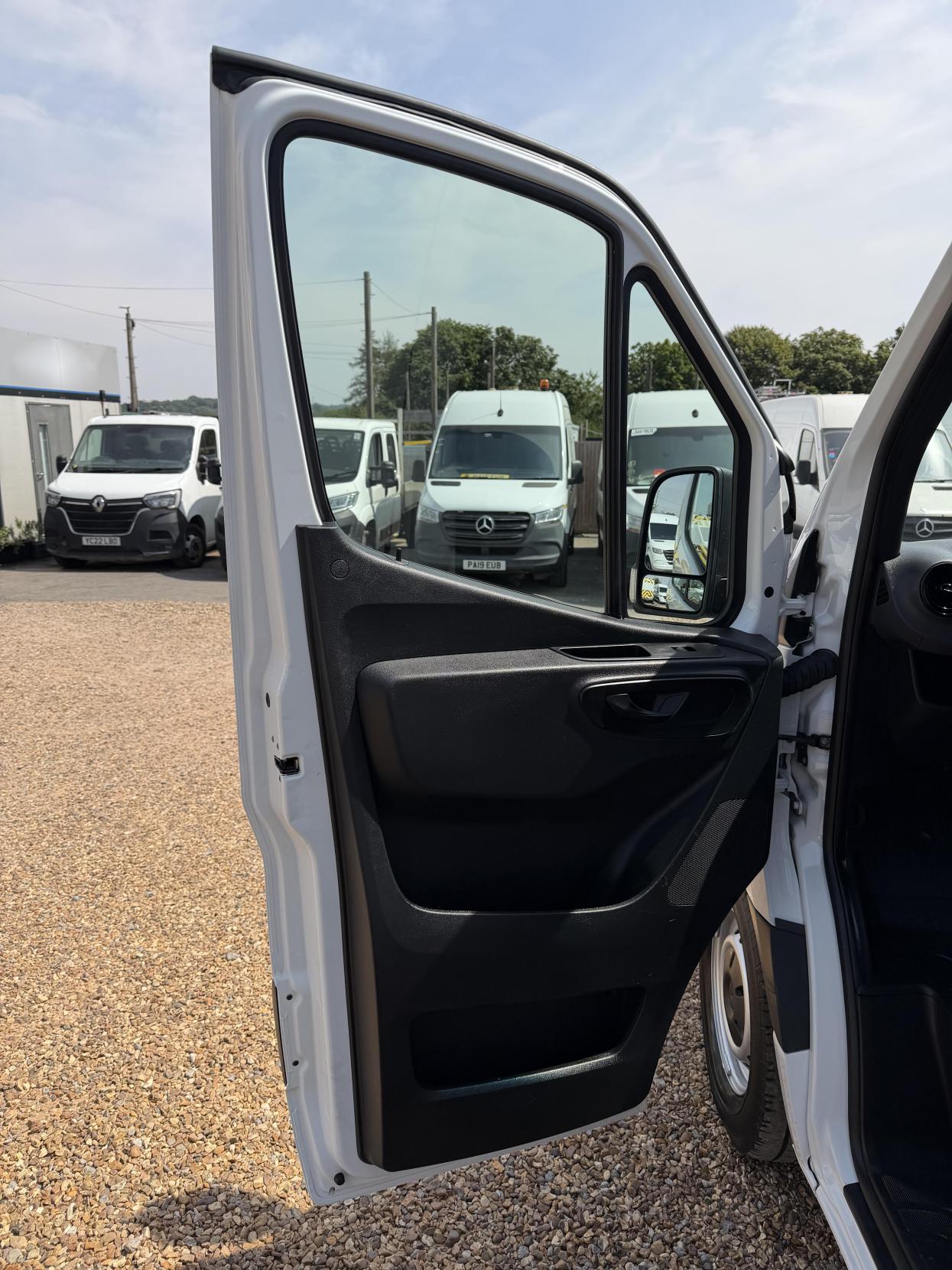 2021 Mercedes-Benz Sprinter 2.0 315 CDI Progressive Panel Van 5dr Diesel Manual RWD L2 H2 Euro 6 (s/s) (150 ps) - Thumbnail 18