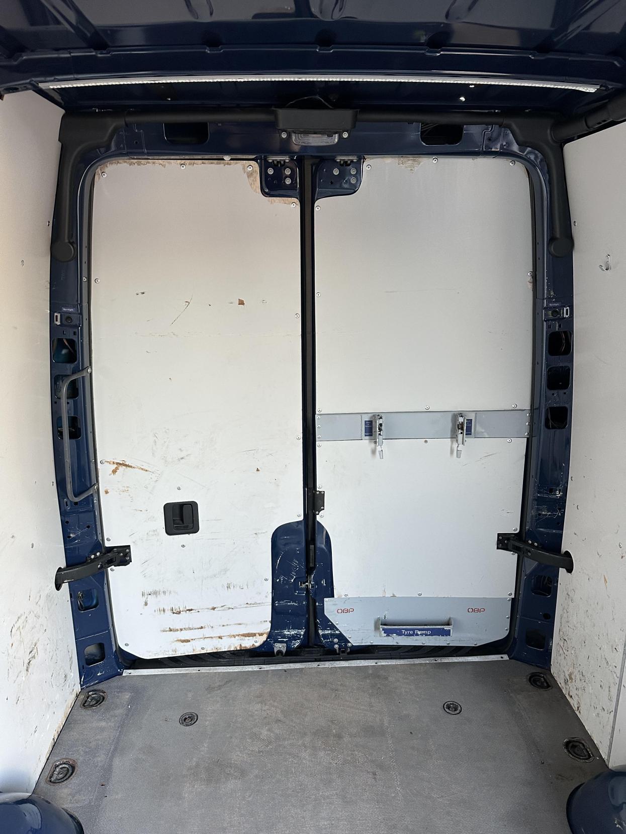 Mercedes-Benz Sprinter 2.1 316 CDI Panel Van 5dr Diesel Manual RWD L2 H2 Euro 6 (163 ps)