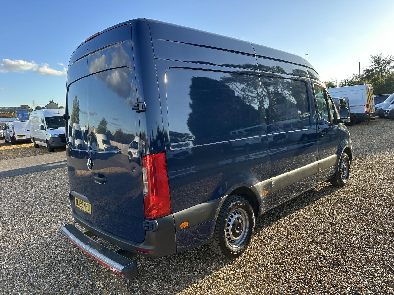 Mercedes-Benz Sprinter 2.1 316 CDI Panel Van 5dr Diesel Manual RWD L2 H2 Euro 6 (163 ps)
