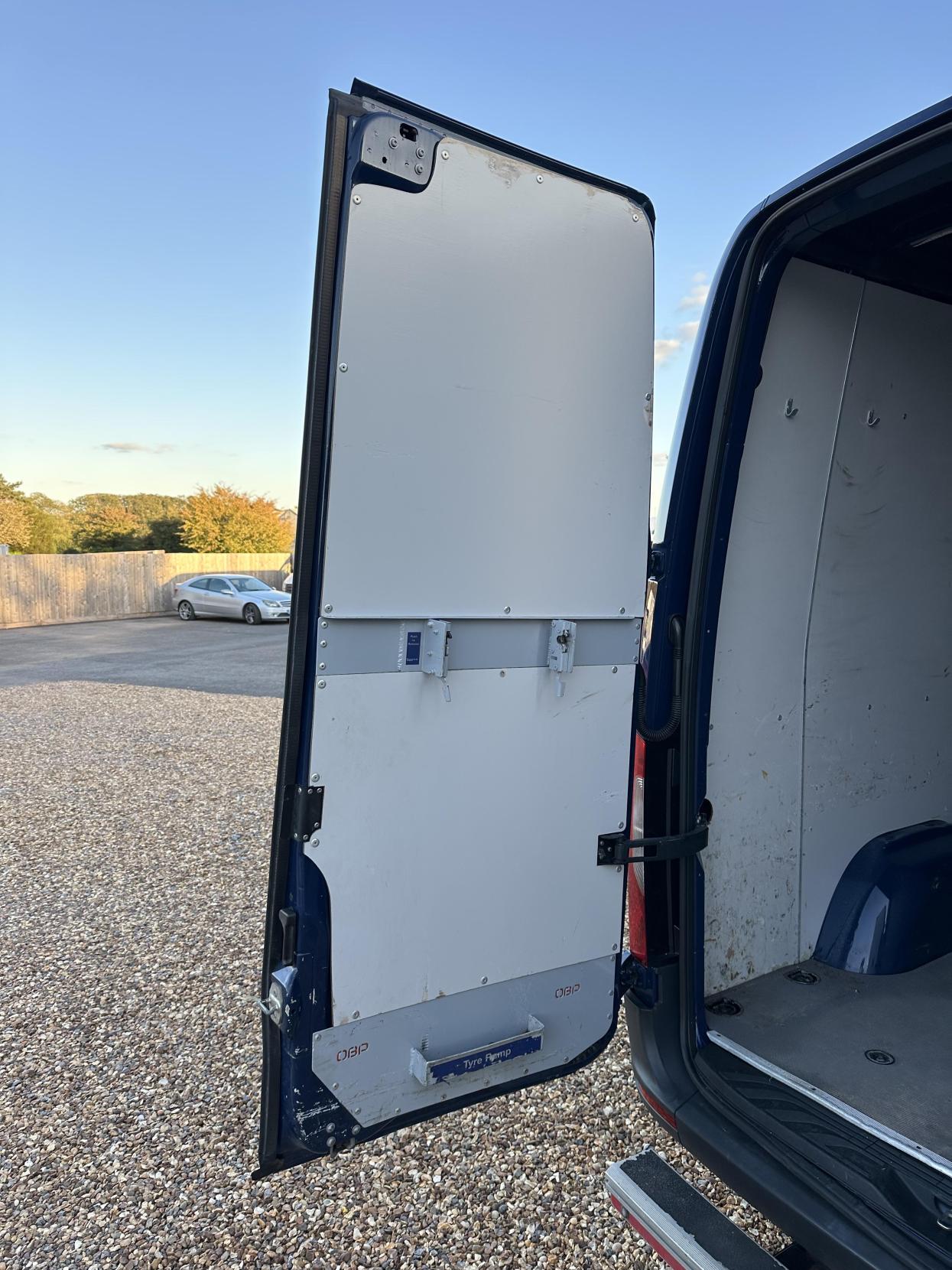 Mercedes-Benz Sprinter 2.1 316 CDI Panel Van 5dr Diesel Manual RWD L2 H2 Euro 6 (163 ps)