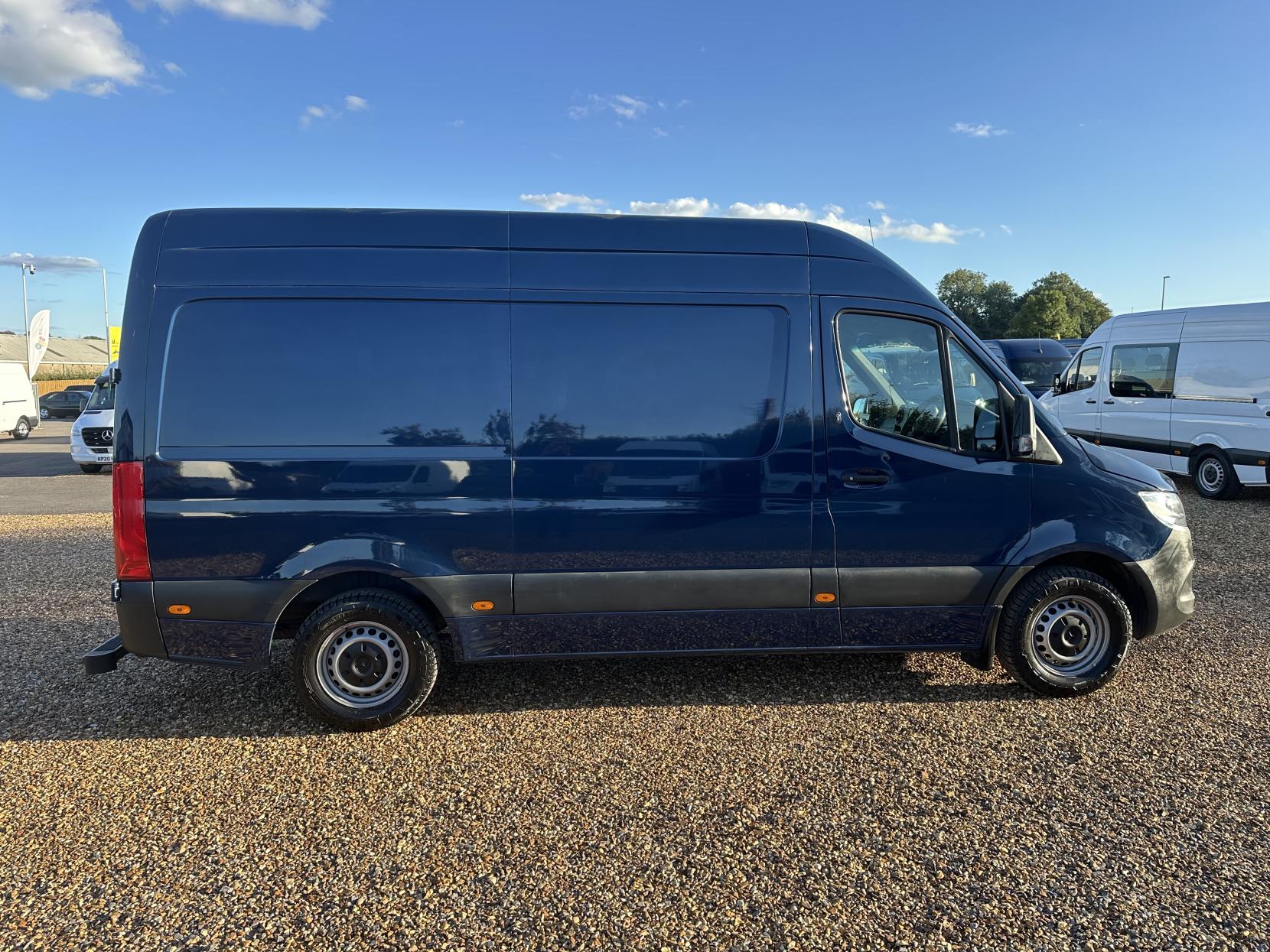 Mercedes-Benz Sprinter 2.1 316 CDI Panel Van 5dr Diesel Manual RWD L2 H2 Euro 6 (163 ps)