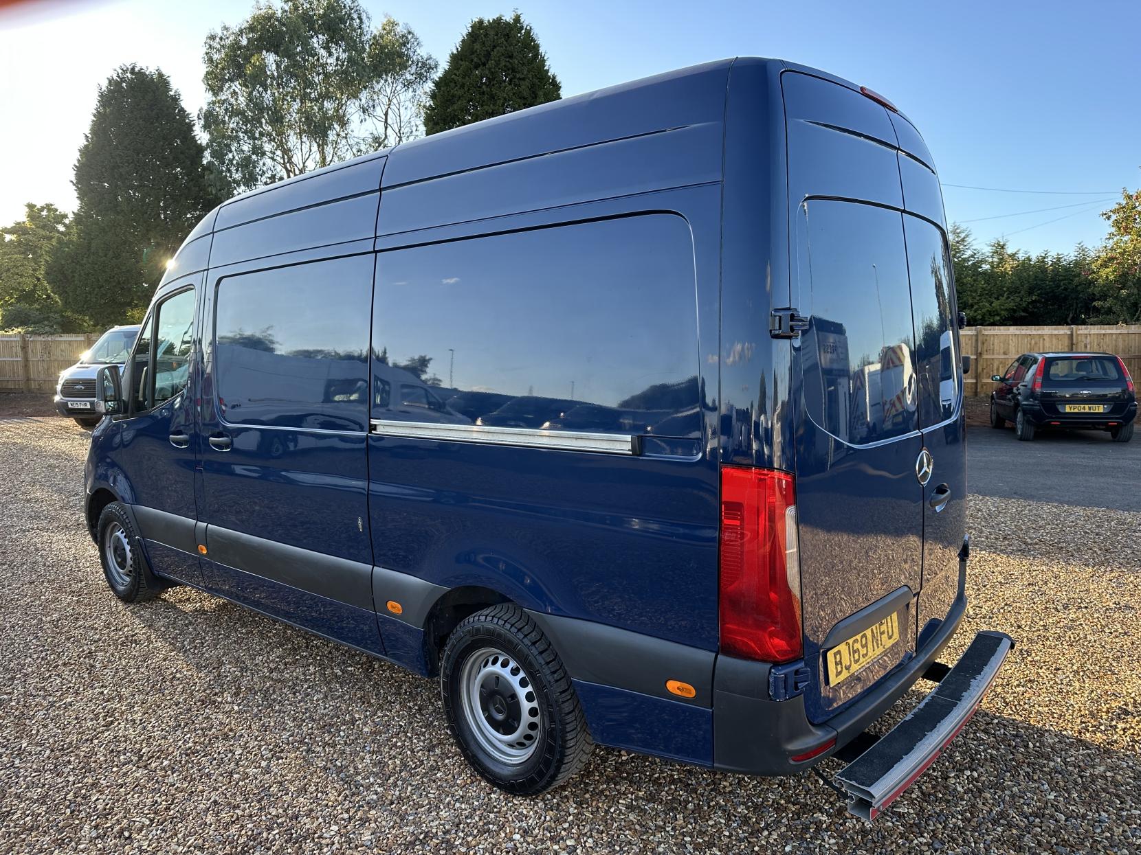 Mercedes-Benz Sprinter 2.1 316 CDI Panel Van 5dr Diesel Manual RWD L2 H2 Euro 6 (163 ps)